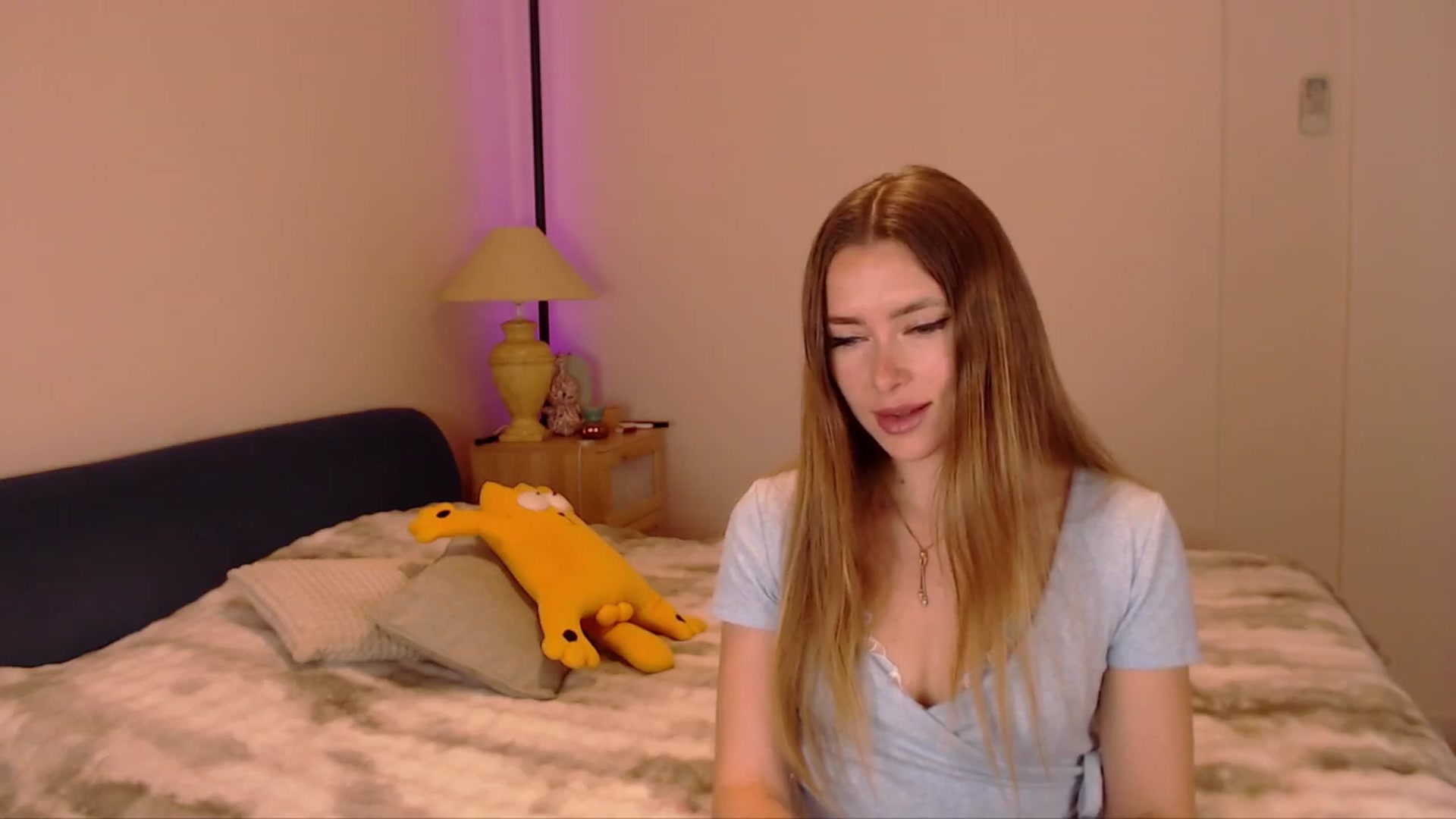 Gallery image thumbnail from SimonsWife's myfreecams stream on, 03/19/2026, 13:27 image 8 of 20