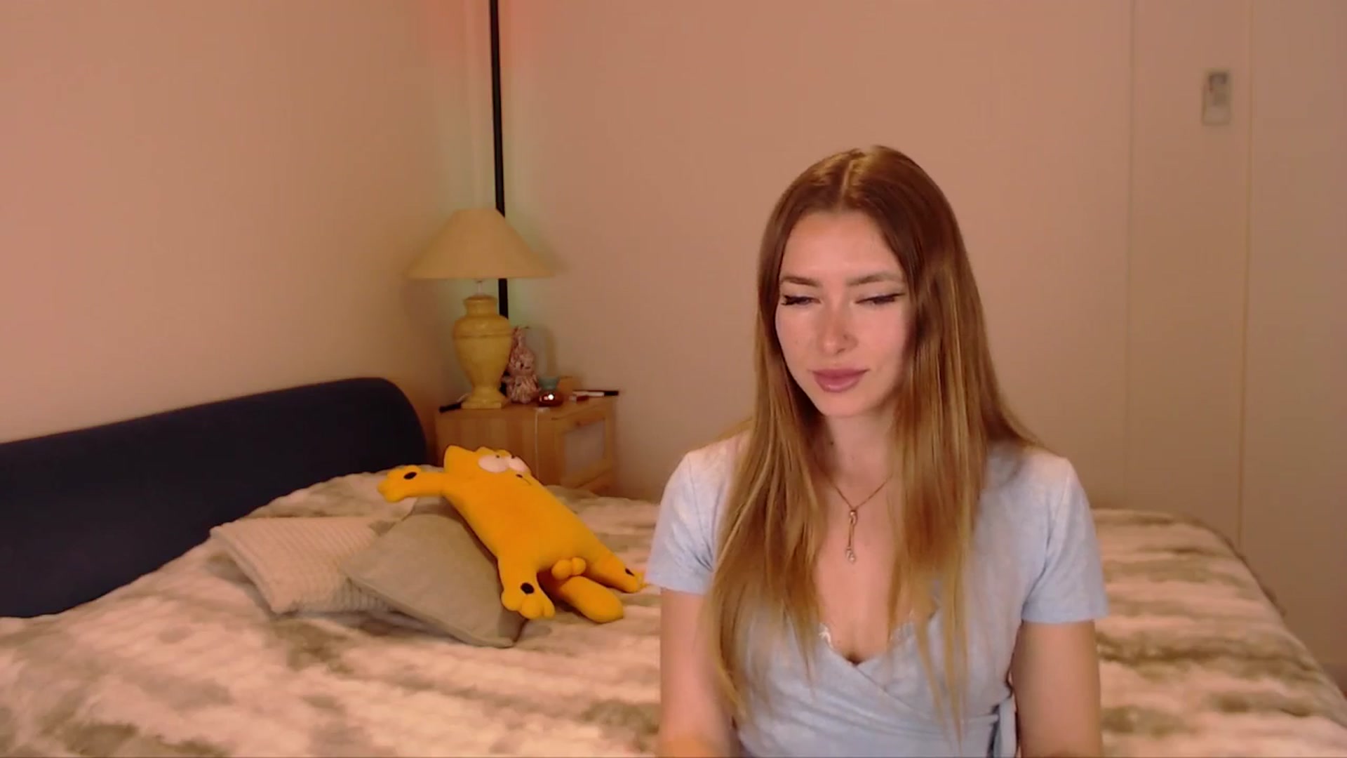 Gallery image thumbnail from SimonsWife's myfreecams stream on, 03/19/2026, 13:27 image 6 of 20