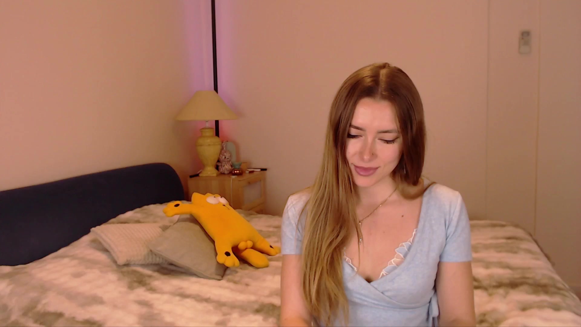 Gallery image thumbnail from SimonsWife's myfreecams stream on, 03/19/2026, 13:27 image 19 of 20