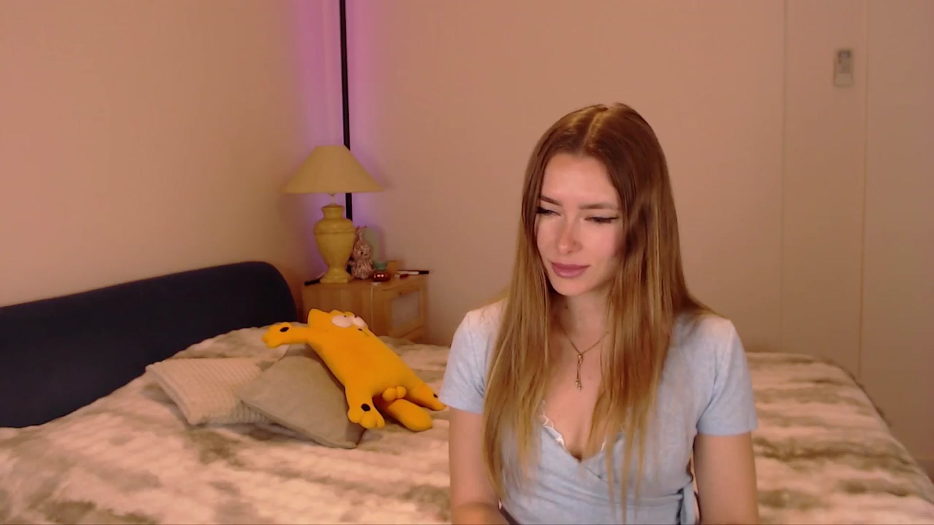 Gallery image thumbnail from SimonsWife's myfreecams stream on, 03/19/2026, 13:27 image 5 of 20