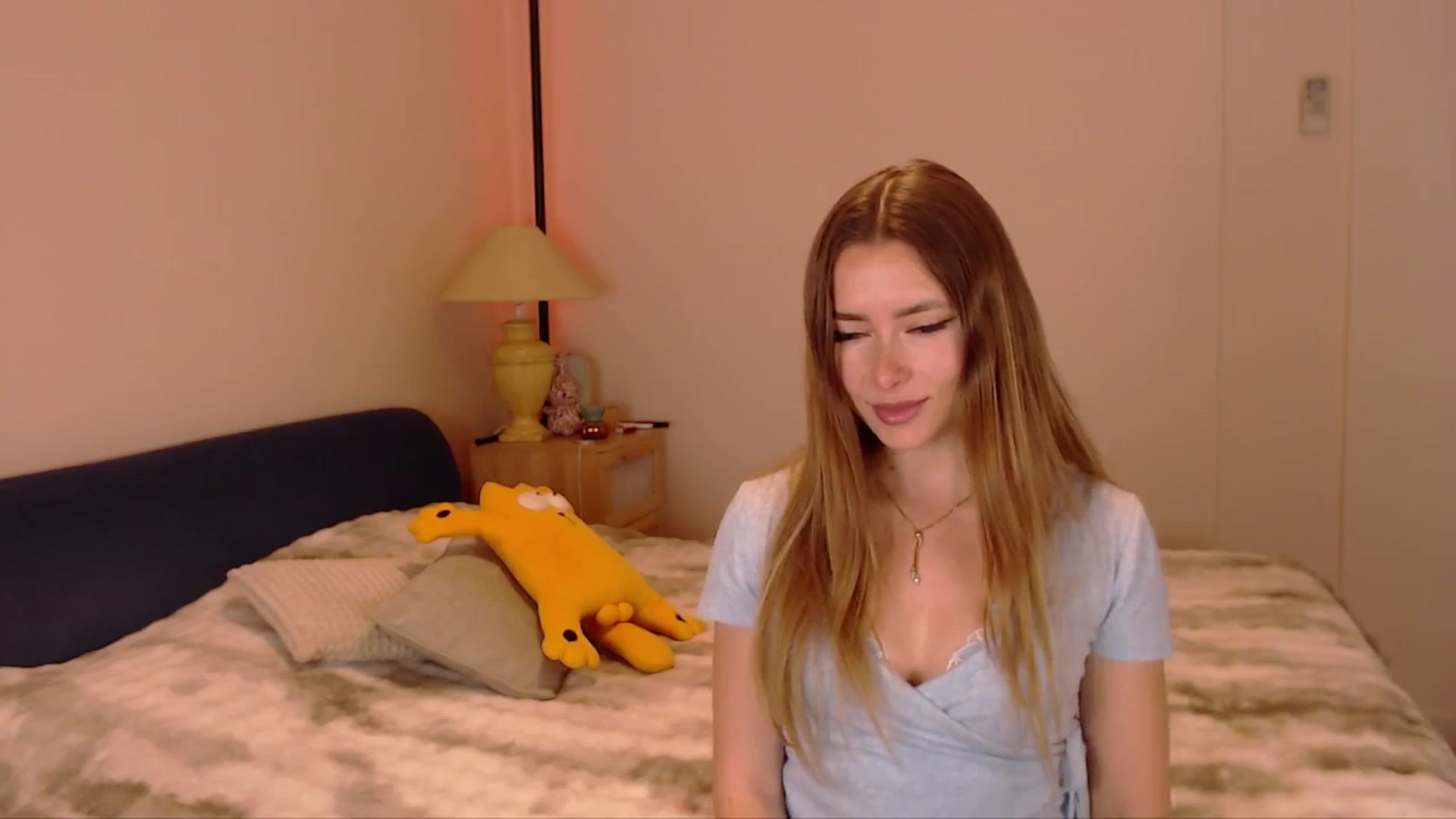 Gallery image thumbnail from SimonsWife's myfreecams stream on, 03/19/2026, 13:27 image 9 of 20