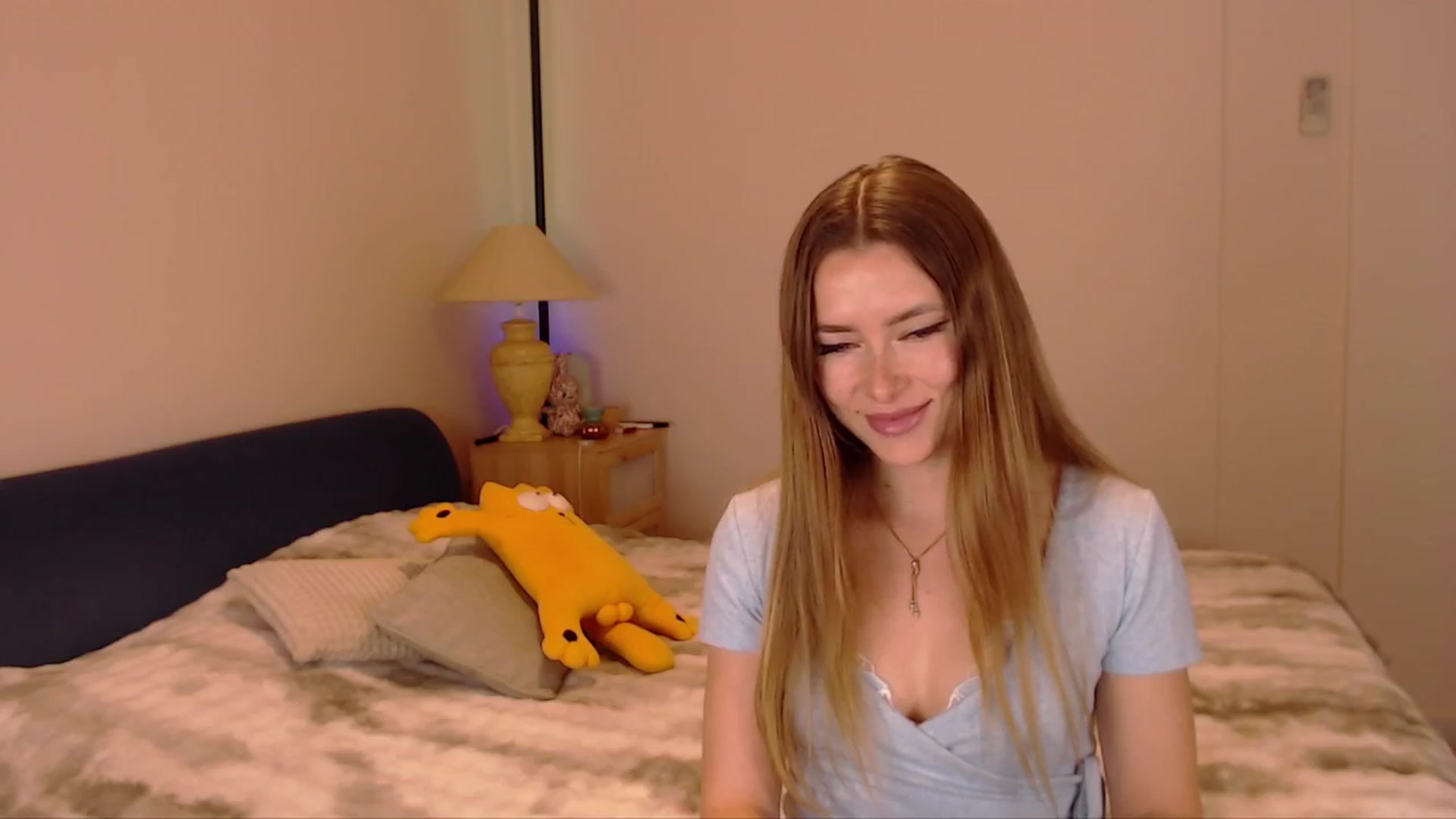 Gallery image thumbnail from SimonsWife's myfreecams stream on, 03/19/2026, 13:27 image 3 of 20