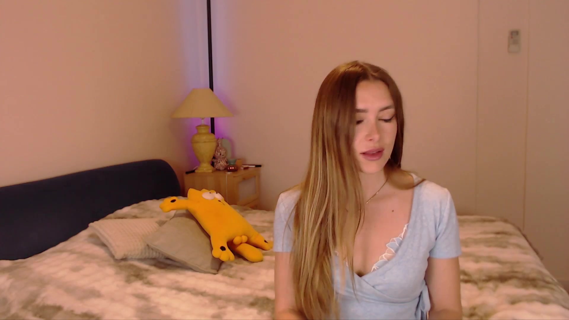 Gallery image thumbnail from SimonsWife's myfreecams stream on, 03/19/2026, 13:27 image 18 of 20