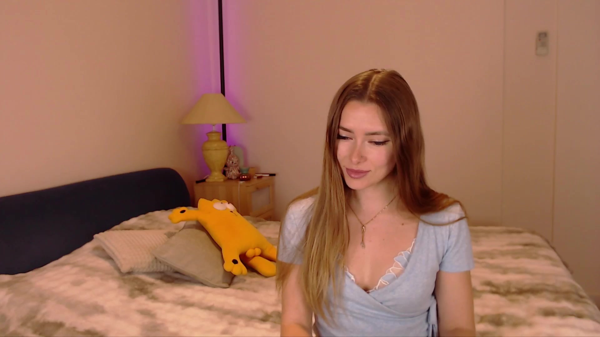 Gallery image thumbnail from SimonsWife's myfreecams stream on, 03/19/2026, 13:27 image 15 of 20