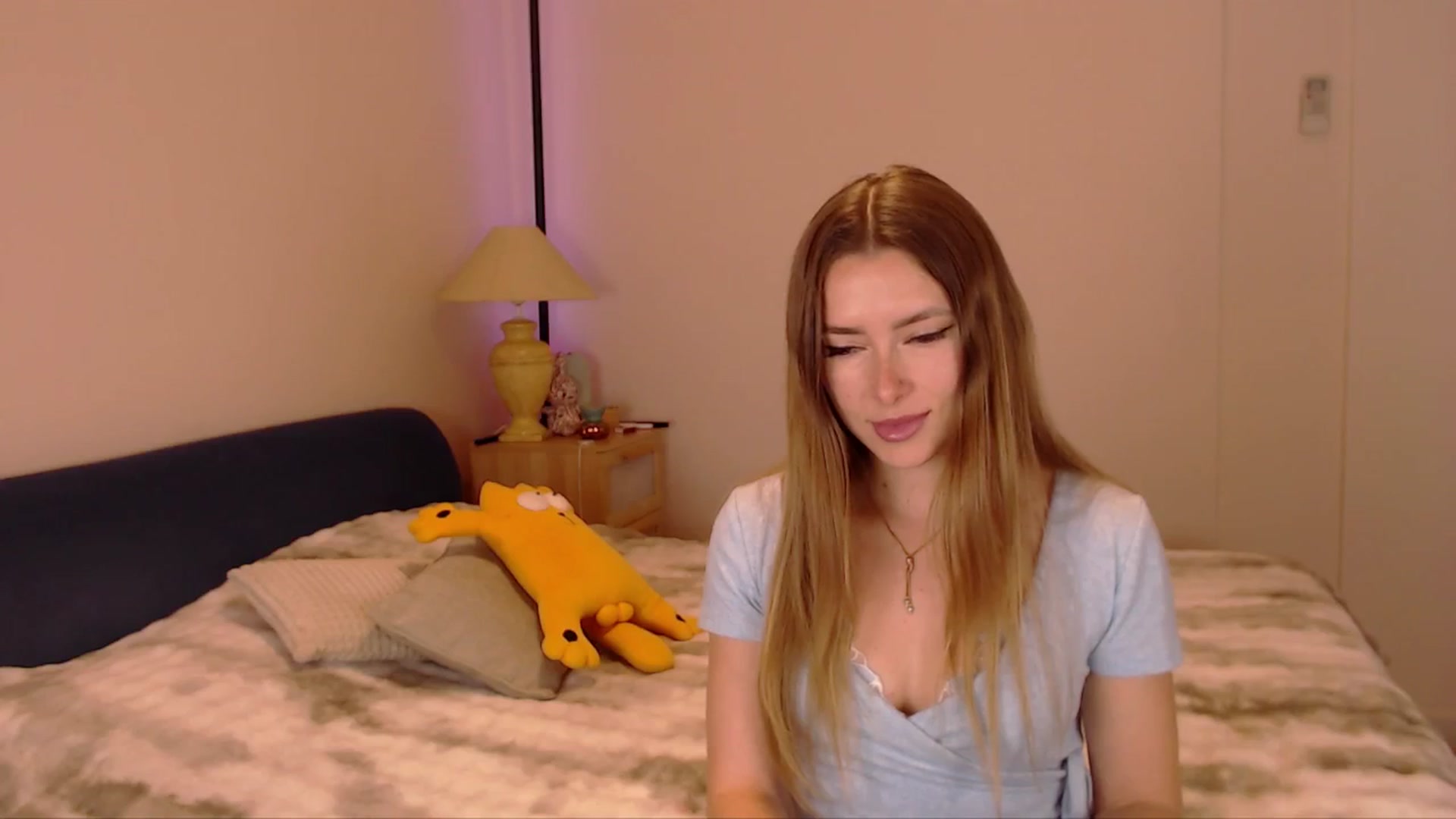 Gallery image thumbnail from SimonsWife's myfreecams stream on, 03/19/2026, 13:27 image 2 of 20