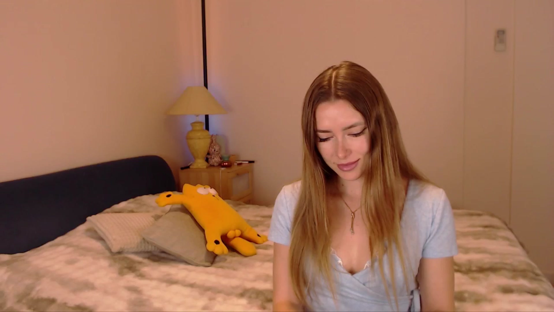 Gallery image thumbnail from SimonsWife's myfreecams stream on, 03/19/2026, 13:27 image 4 of 20