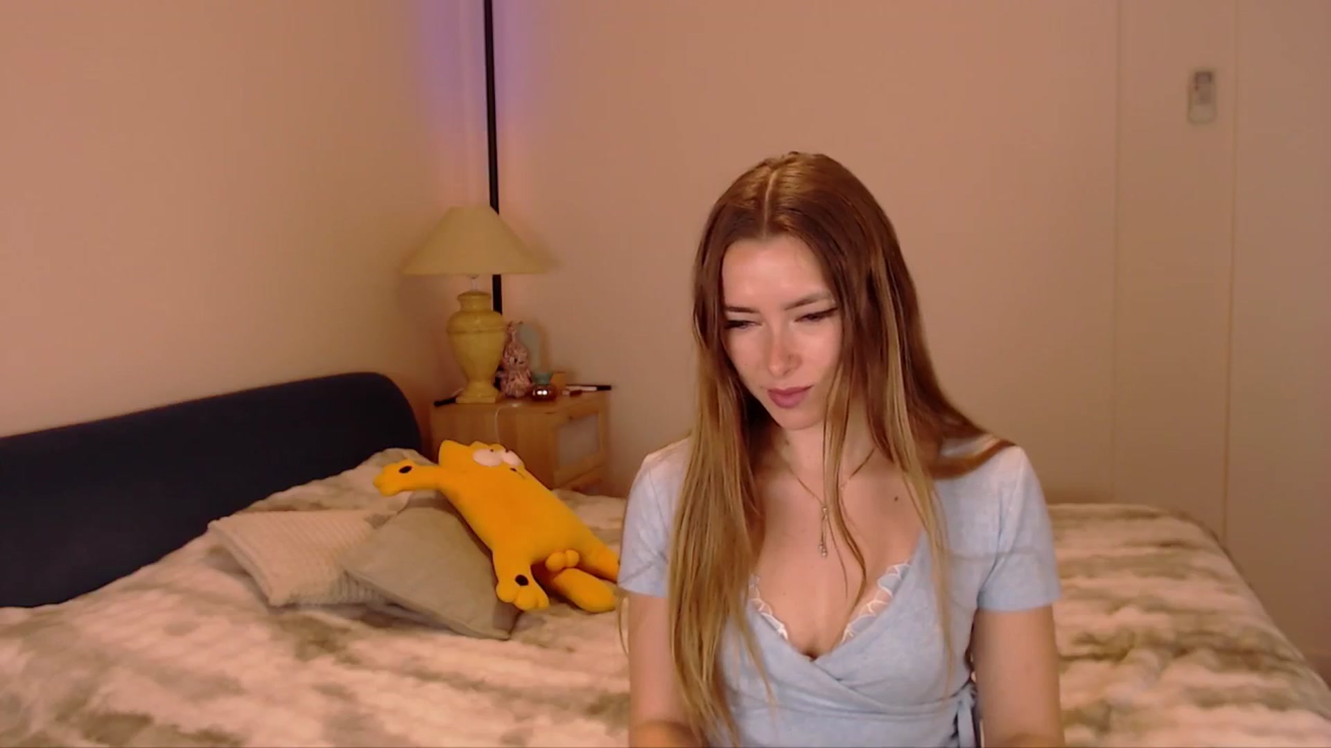 Gallery image thumbnail from SimonsWife's myfreecams stream on, 03/19/2026, 15:24 image 10 of 20