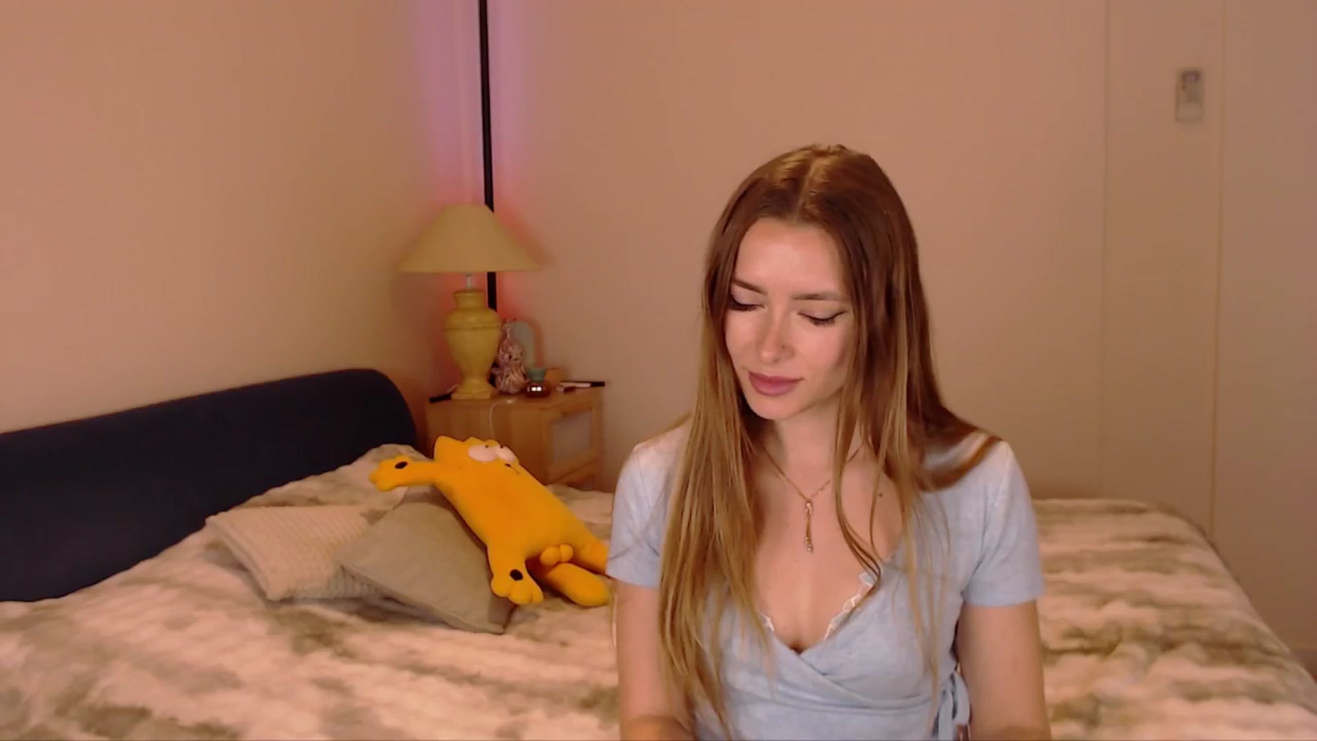 Gallery image thumbnail from SimonsWife's myfreecams stream on, 03/19/2026, 15:24 image 13 of 20