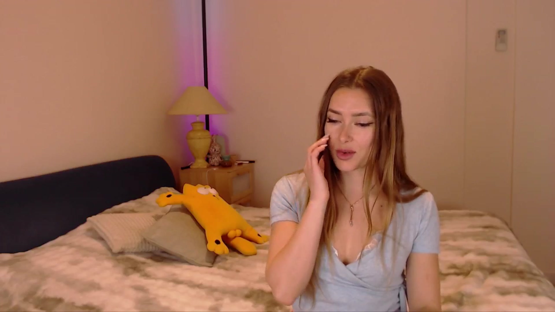Gallery image thumbnail from SimonsWife's myfreecams stream on, 03/19/2026, 15:24 image 17 of 20