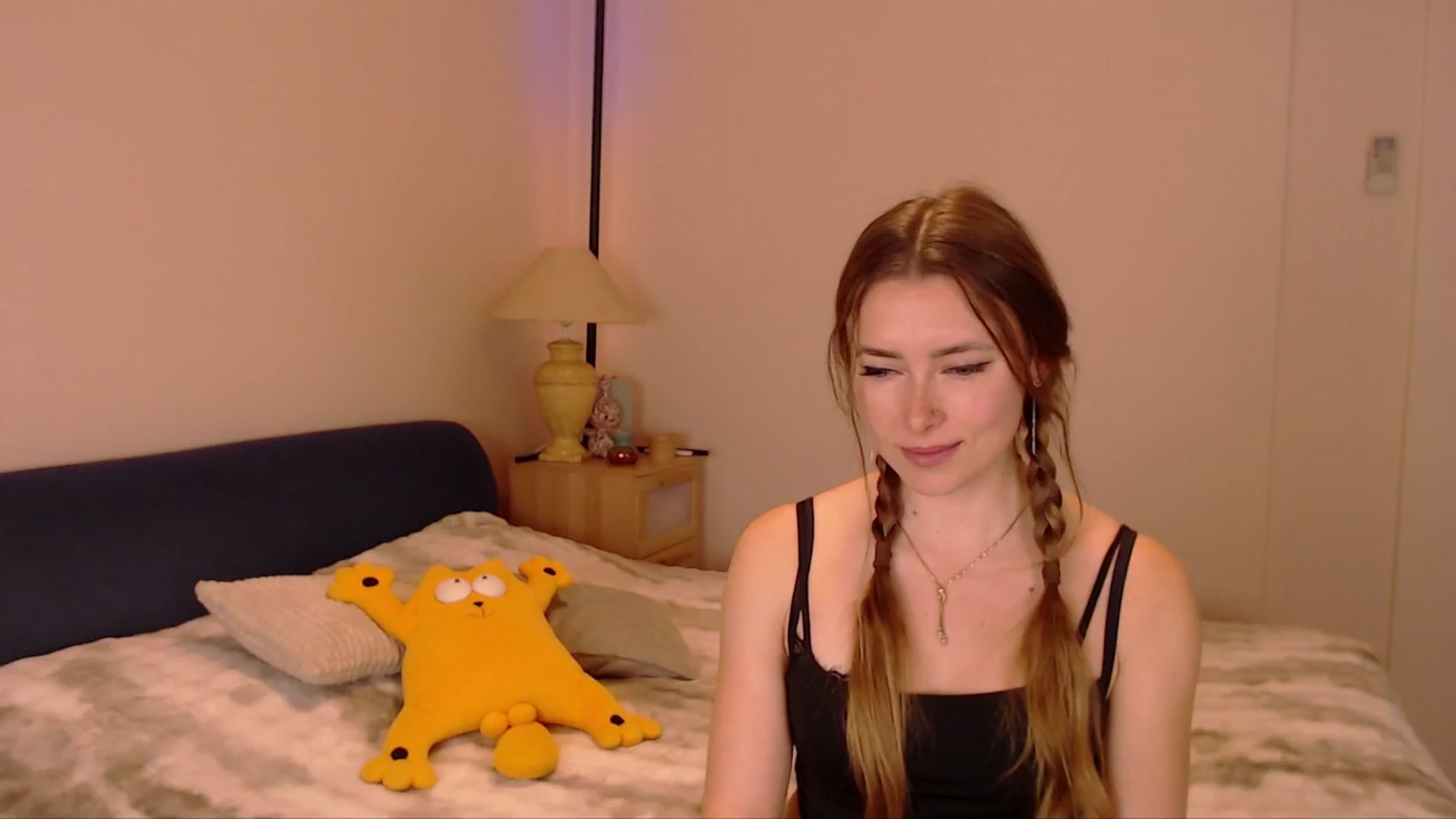 Gallery image thumbnail from SimonsWife's myfreecams stream on, 03/22/2026, 15:19 image 19 of 20