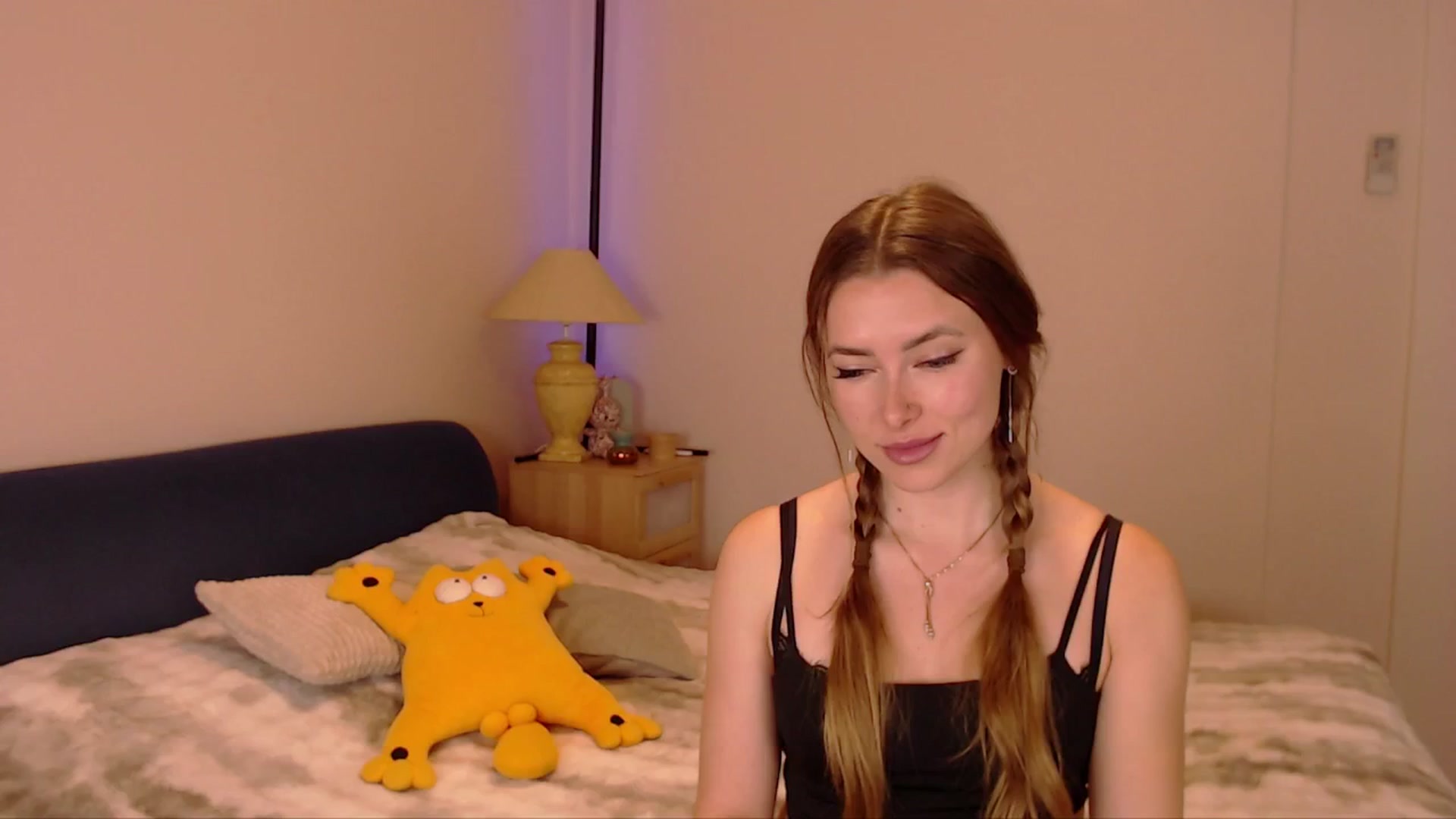 Gallery image thumbnail from SimonsWife's myfreecams stream on, 03/22/2026, 15:19 image 16 of 20
