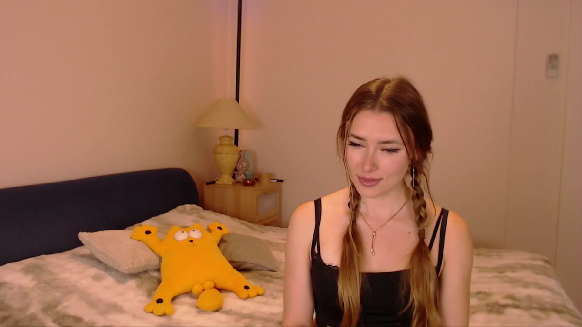Gallery image thumbnail from SimonsWife's myfreecams stream on, 03/22/2026, 15:19 image 20 of 20