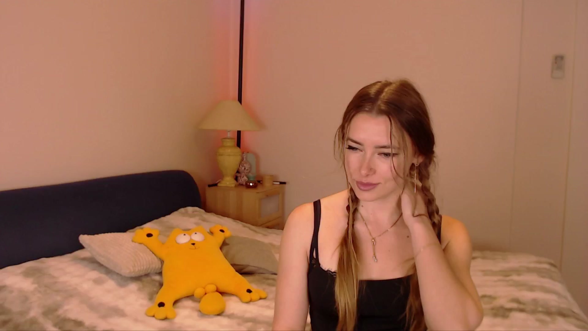 Gallery image thumbnail from SimonsWife's myfreecams stream on, 03/22/2026, 15:19 image 4 of 20