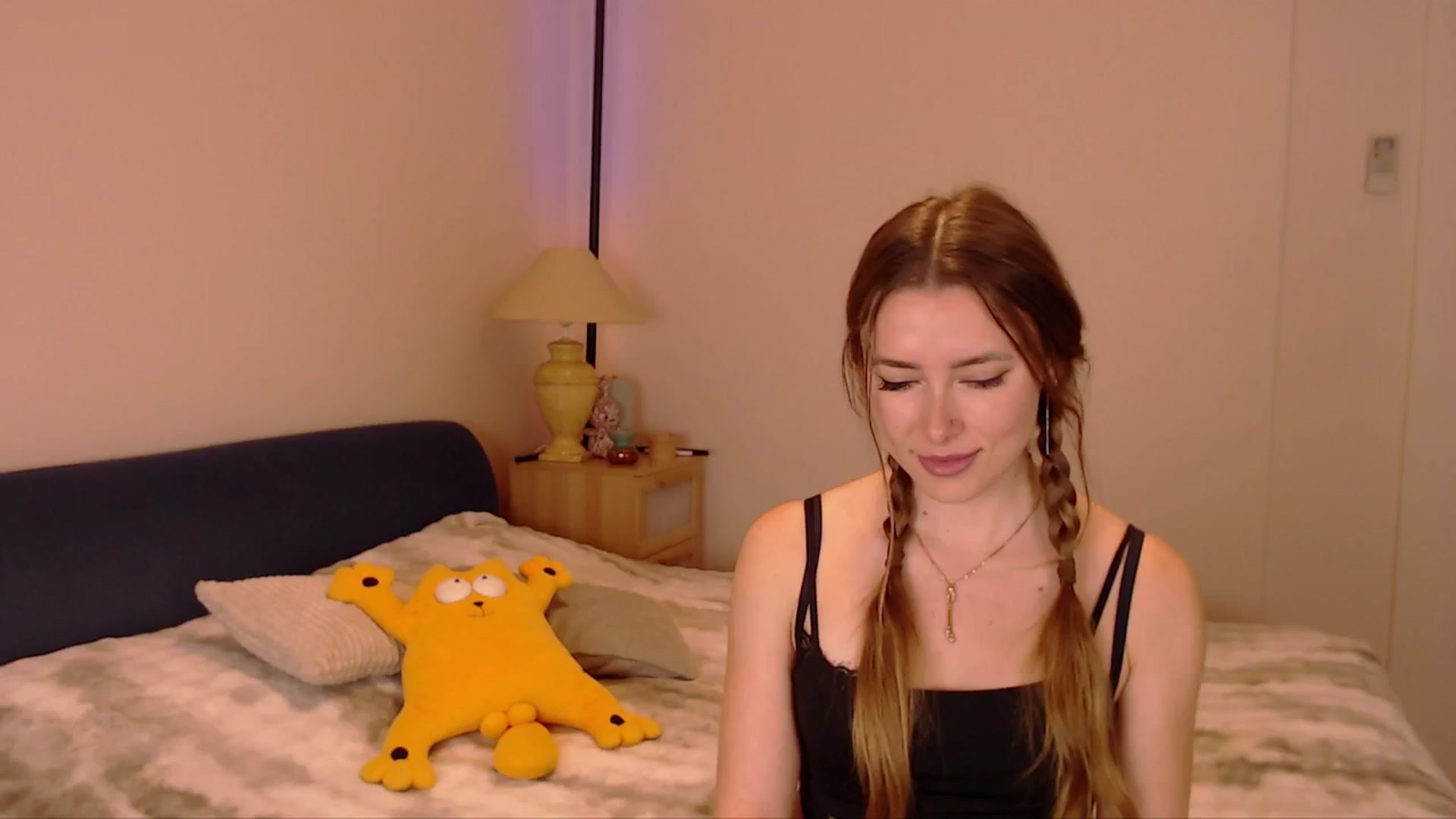 Gallery image thumbnail from SimonsWife's myfreecams stream on, 03/22/2026, 15:19 image 18 of 20