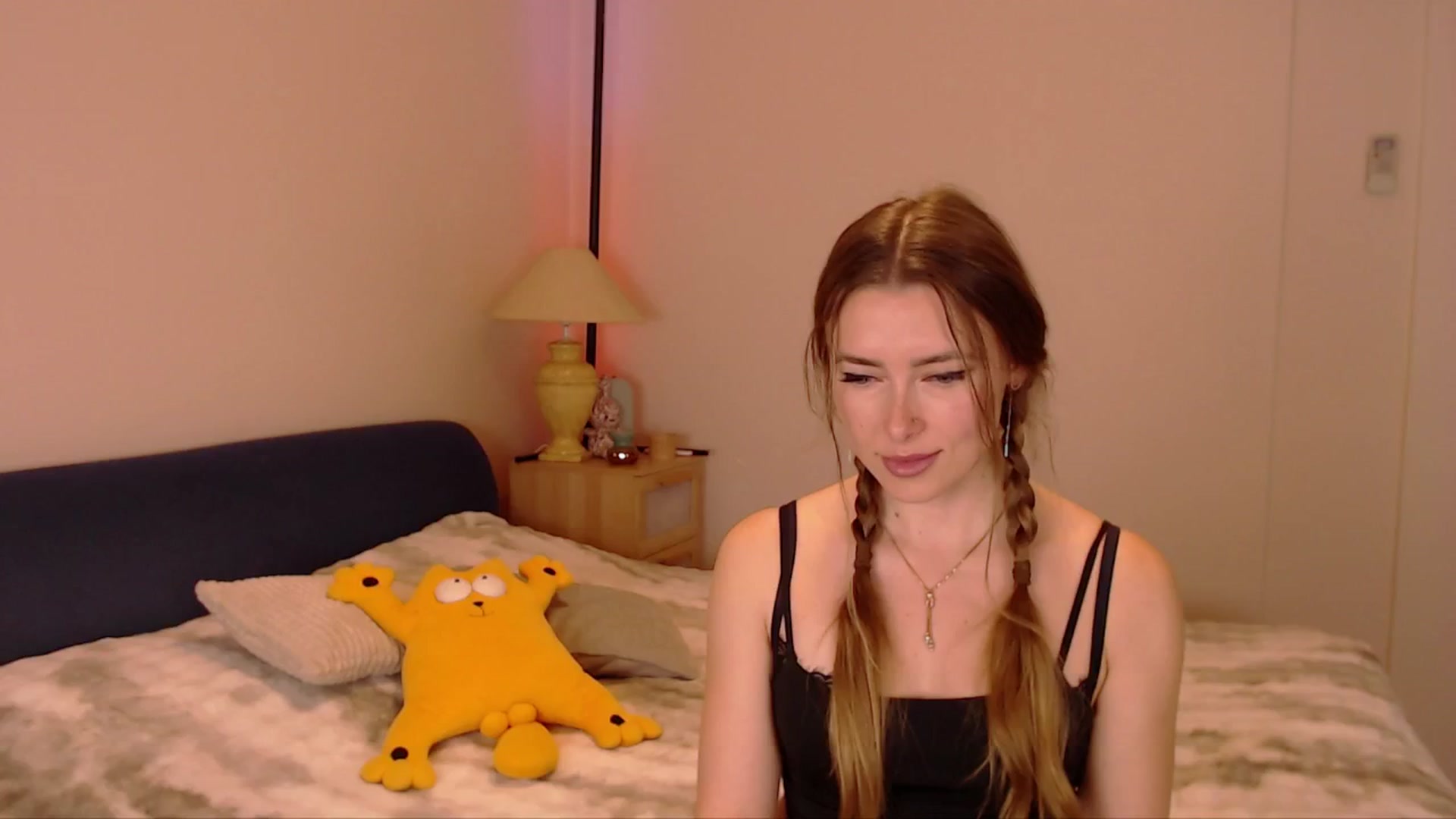 Gallery image thumbnail from SimonsWife's myfreecams stream on, 03/22/2026, 15:19 image 3 of 20