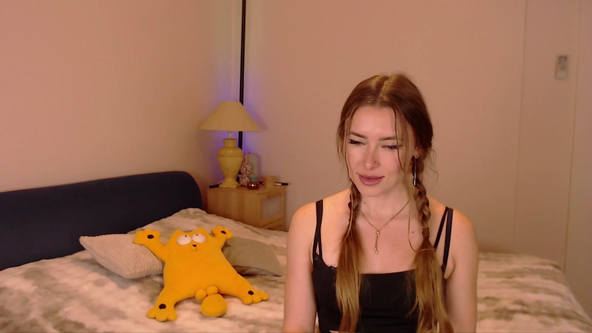 Gallery image thumbnail from SimonsWife's myfreecams stream on, 03/22/2026, 15:19 image 13 of 20
