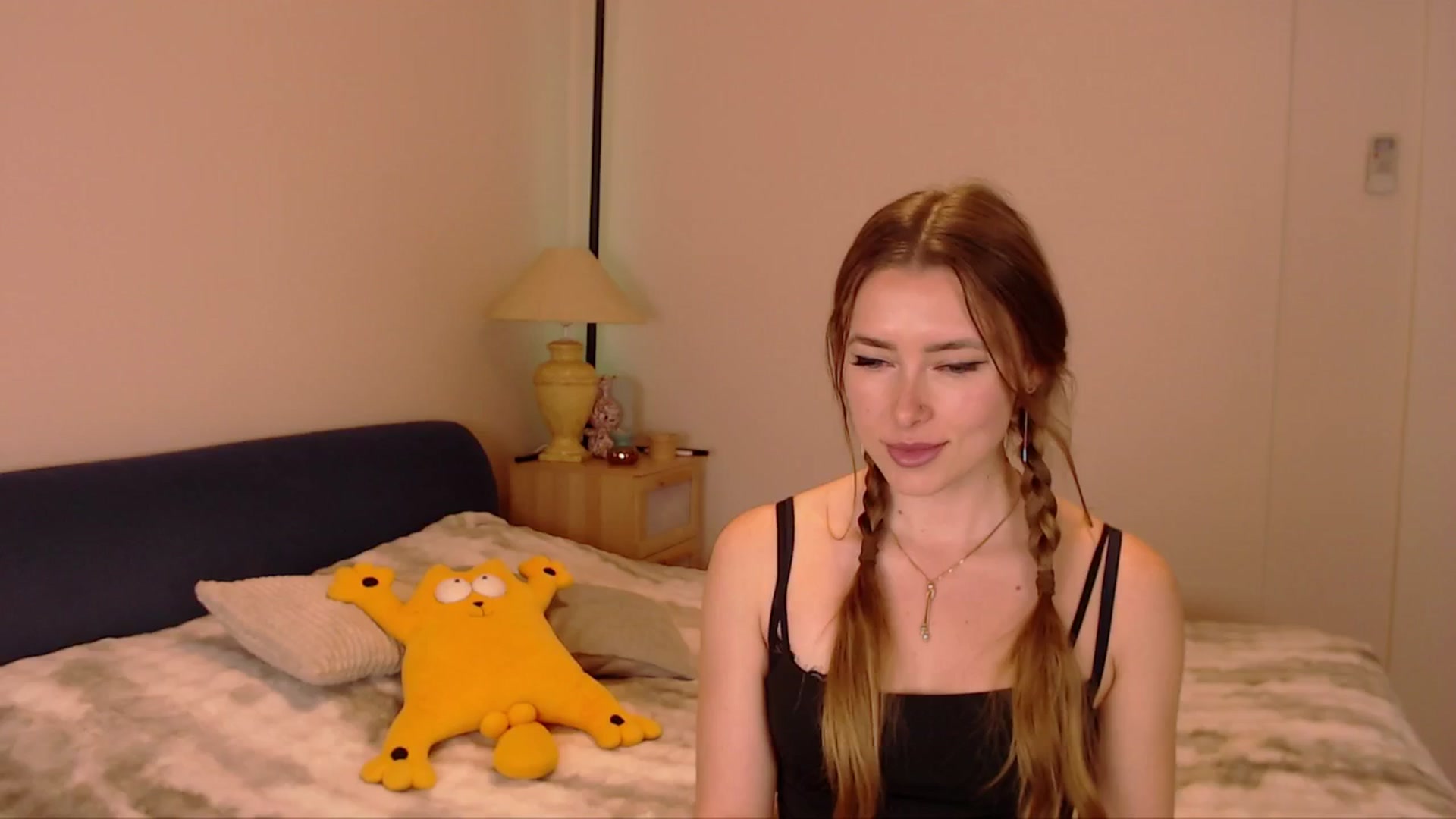 Gallery image thumbnail from SimonsWife's myfreecams stream on, 03/22/2026, 15:19 image 10 of 20