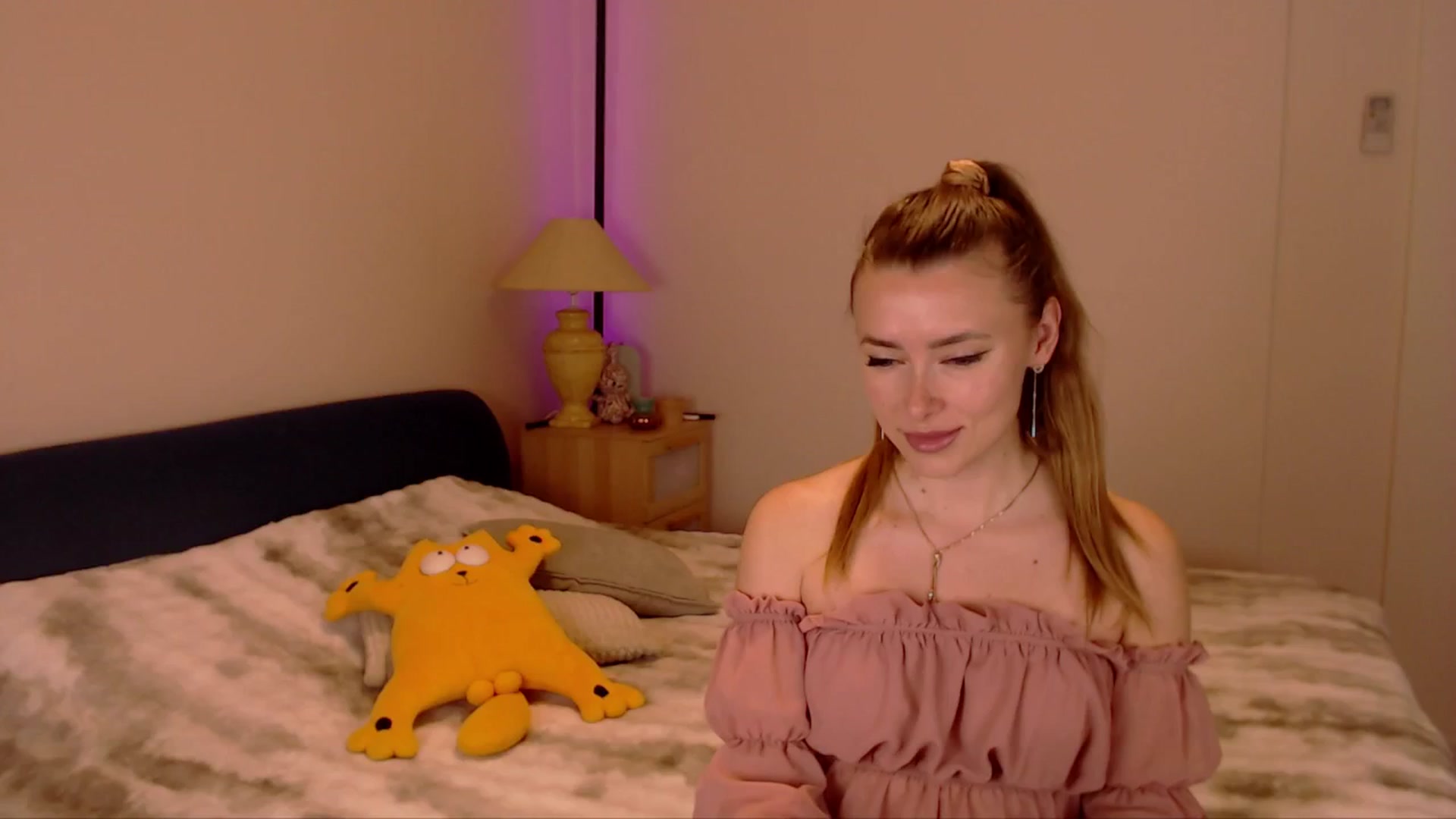 Gallery image thumbnail from SimonsWife's myfreecams stream on, 03/23/2026, 15:48 image 7 of 20