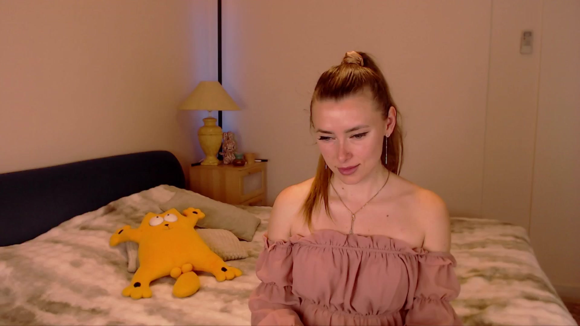 Gallery image thumbnail from SimonsWife's myfreecams stream on, 03/23/2026, 17:47 image 15 of 20