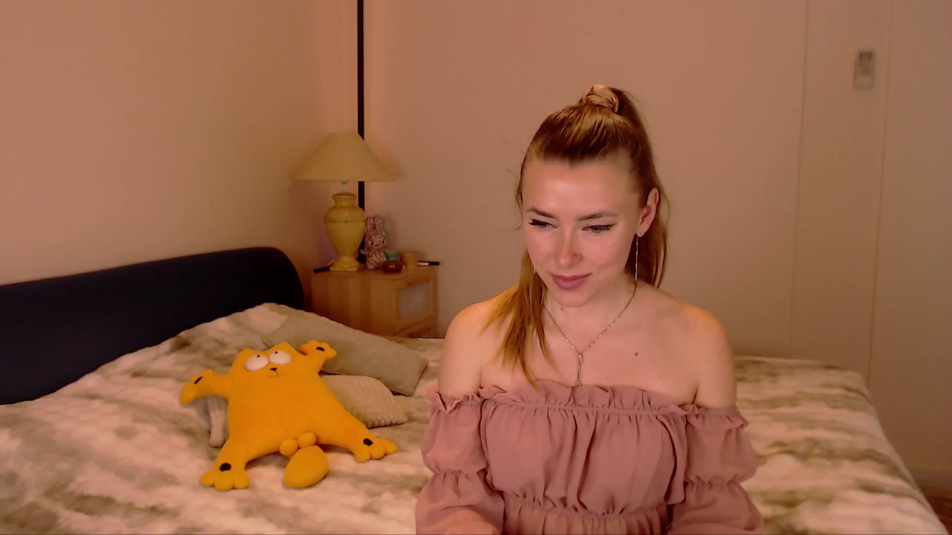Gallery image thumbnail from SimonsWife's myfreecams stream on, 03/23/2026, 17:47 image 12 of 20