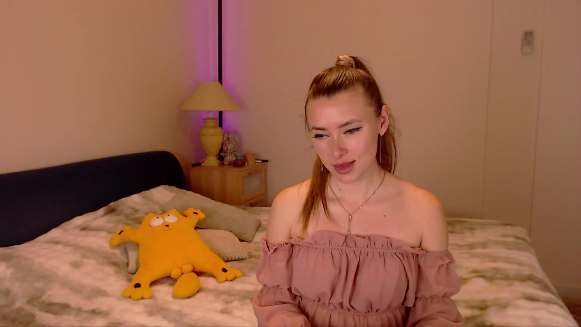 Gallery image thumbnail from SimonsWife's myfreecams stream on, 03/23/2026, 17:47 image 20 of 20