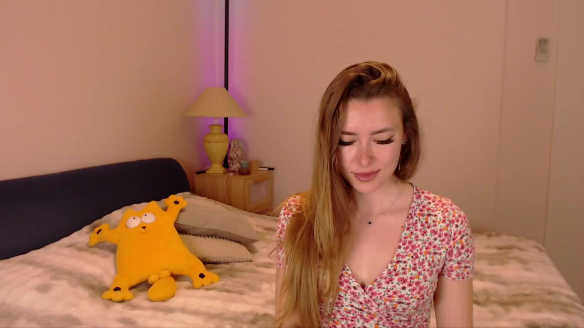Gallery image thumbnail from SimonsWife's myfreecams stream on, 03/30/2026, 16:31 image 14 of 20