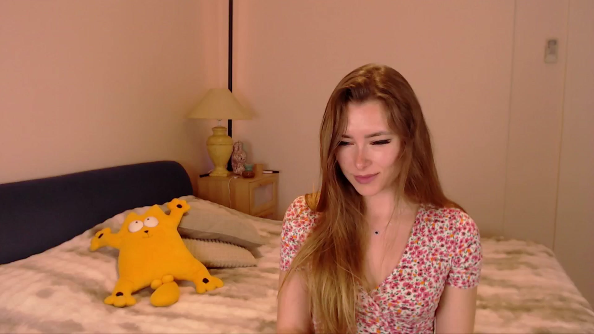 Gallery image thumbnail from SimonsWife's myfreecams stream on, 03/30/2026, 16:31 image 17 of 20