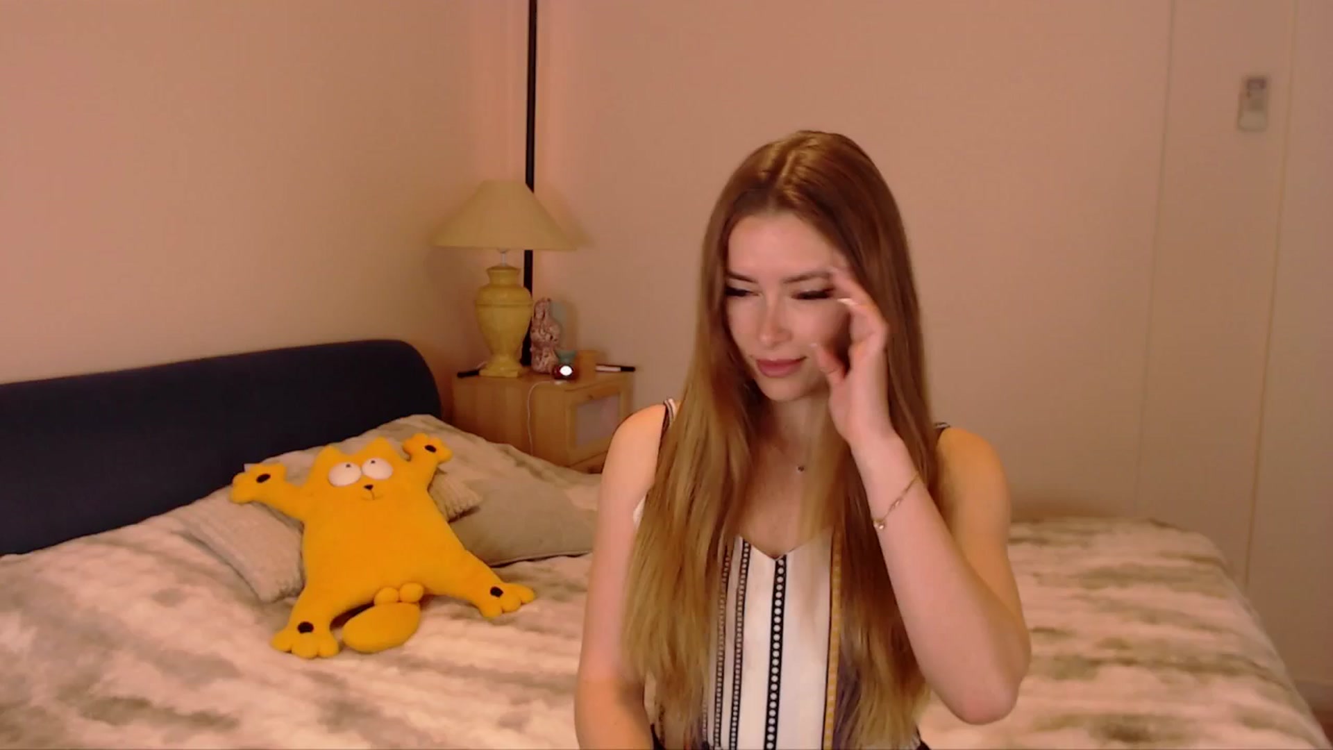 Gallery image thumbnail from SimonsWife's myfreecams stream on, 04/01/2026, 14:16 image 8 of 20