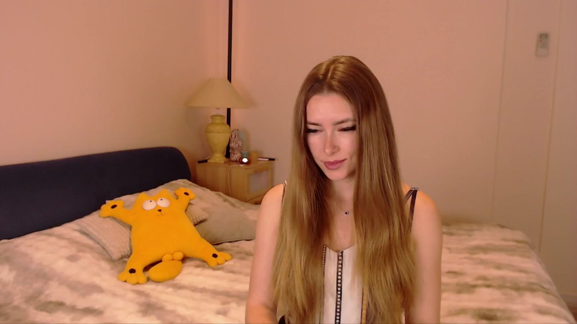Gallery image thumbnail from SimonsWife's myfreecams stream on, 04/01/2026, 14:16 image 14 of 20