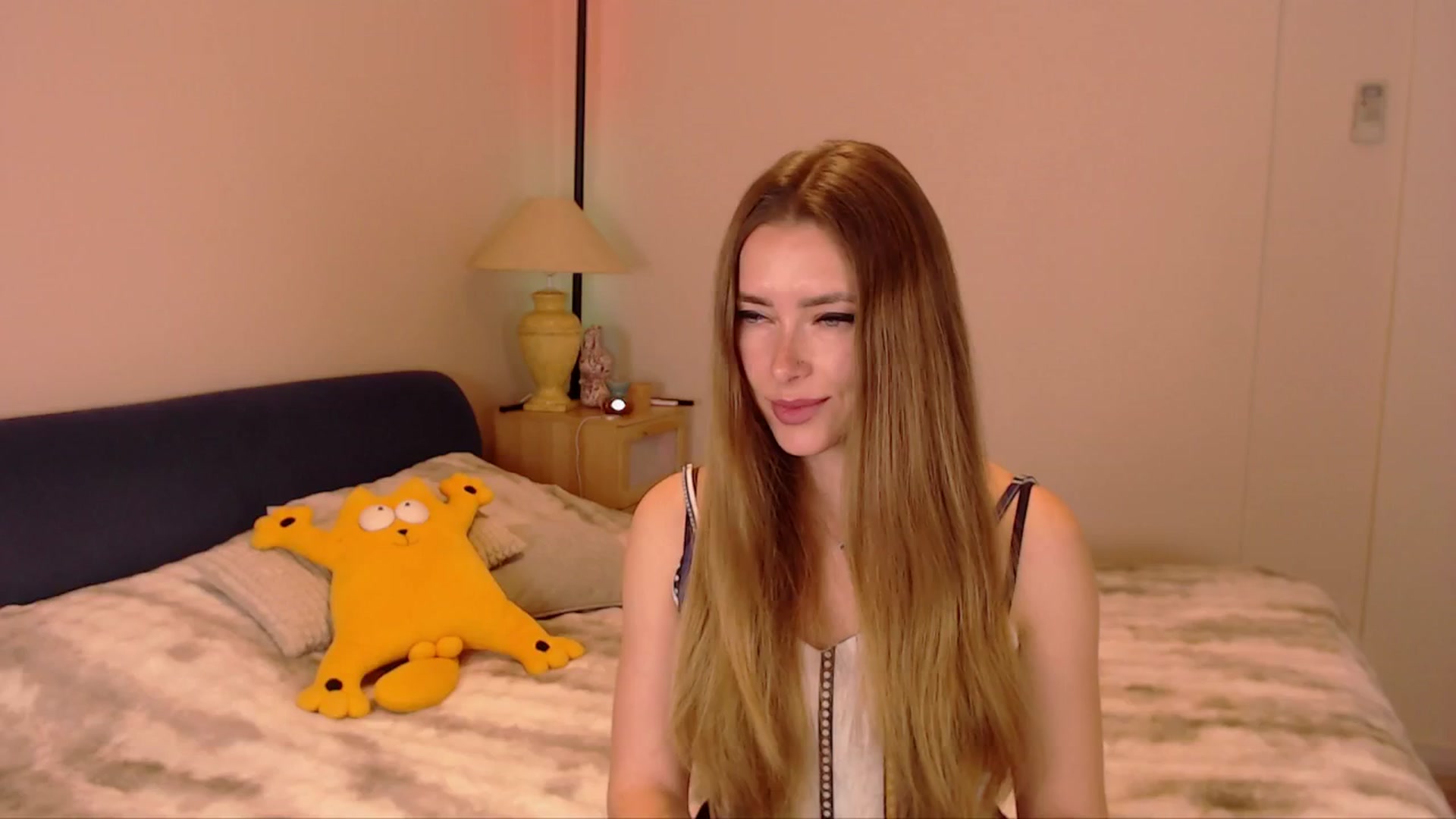Gallery image thumbnail from SimonsWife's myfreecams stream on, 04/01/2026, 14:16 image 18 of 20