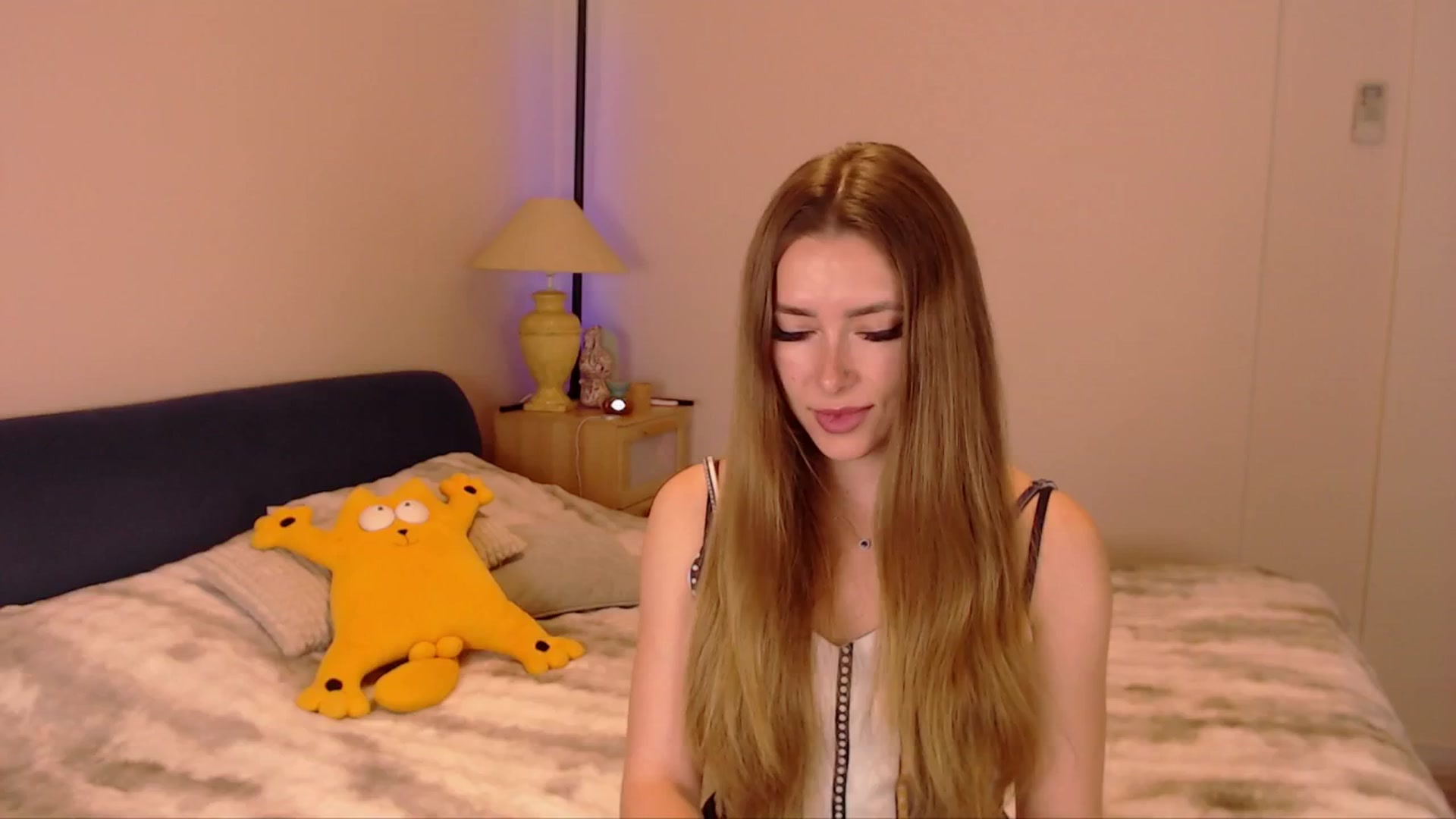 Gallery image thumbnail from SimonsWife's myfreecams stream on, 04/01/2026, 14:16 image 19 of 20