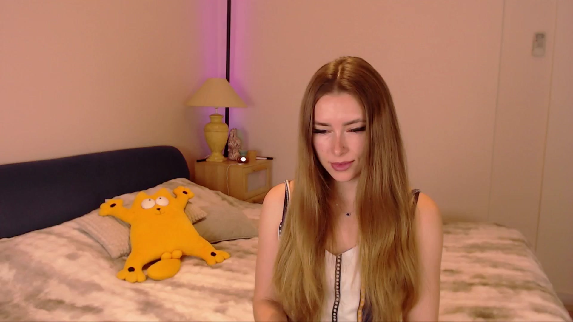 Gallery image thumbnail from SimonsWife's myfreecams stream on, 04/01/2026, 14:16 image 16 of 20