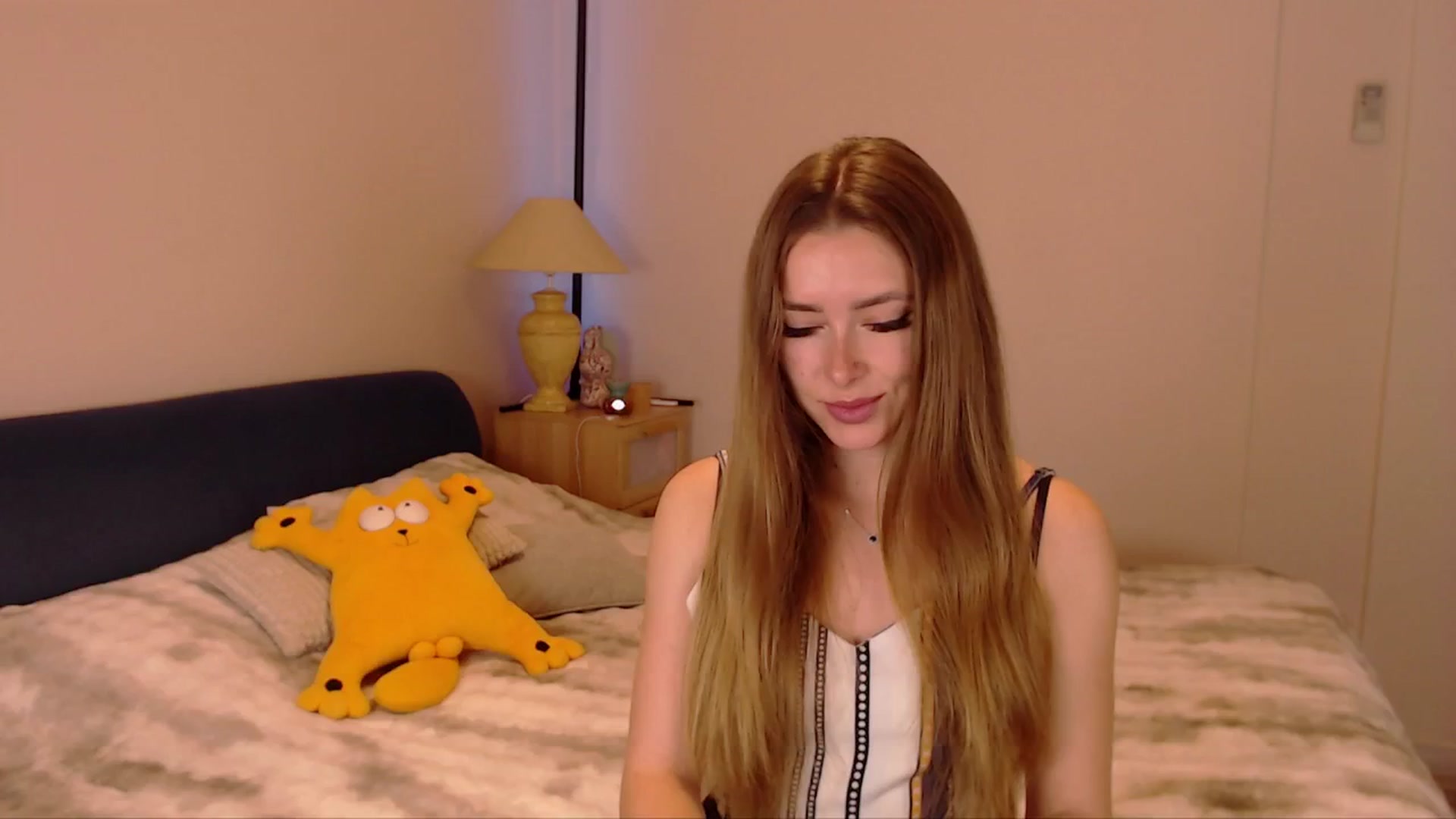 Gallery image thumbnail from SimonsWife's myfreecams stream on, 04/01/2026, 14:16 image 9 of 20