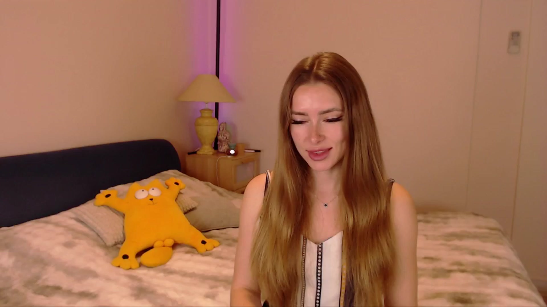 Gallery image thumbnail from SimonsWife's myfreecams stream on, 04/01/2026, 14:16 image 10 of 20