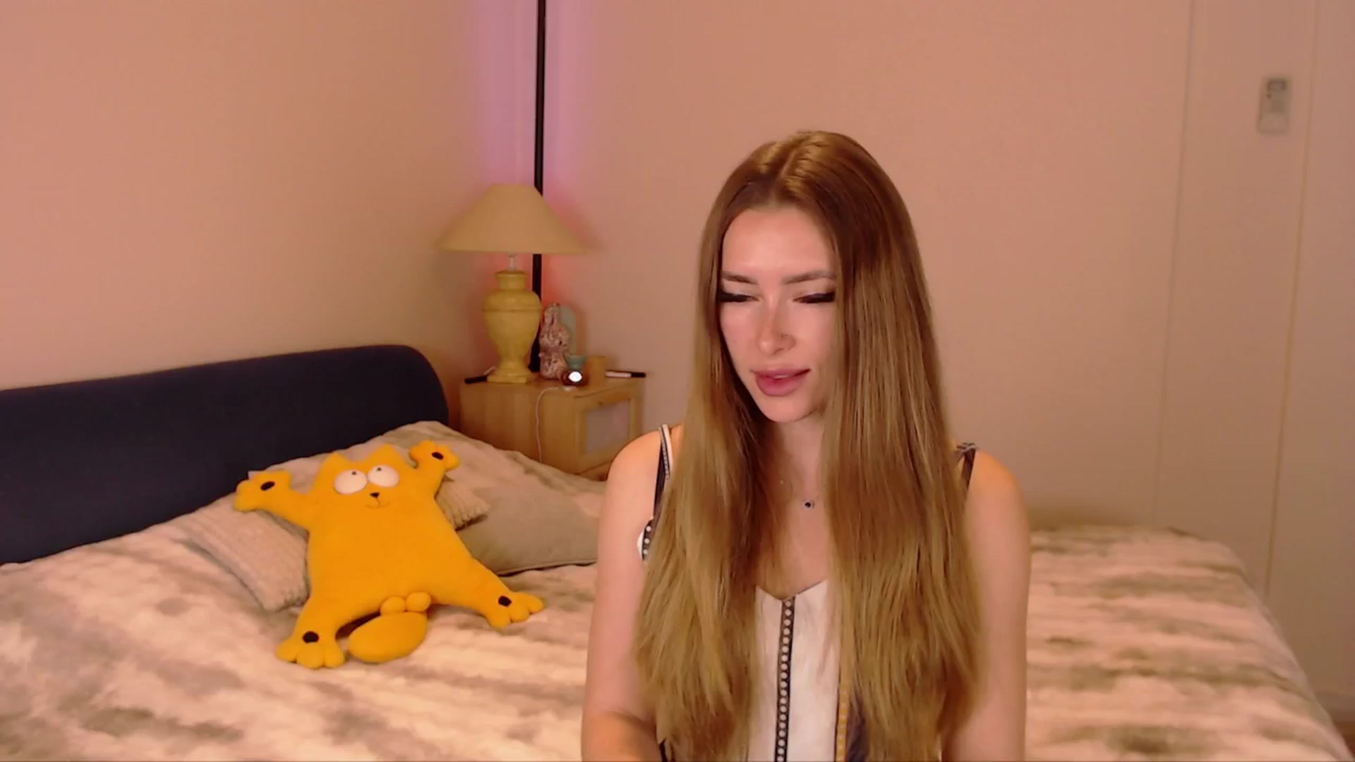 Gallery image thumbnail from SimonsWife's myfreecams stream on, 04/01/2026, 14:16 image 17 of 20