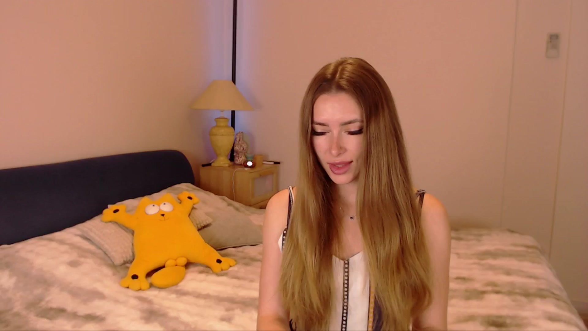 Gallery image thumbnail from SimonsWife's myfreecams stream on, 04/01/2026, 14:16 image 15 of 20