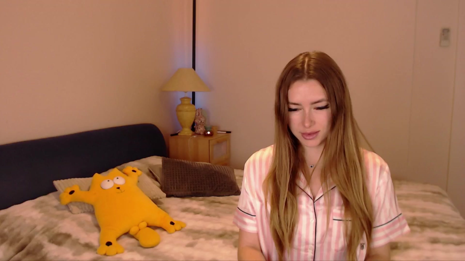 Gallery image thumbnail from SimonsWife's myfreecams stream on, 04/06/2026, 11:57 image 2 of 20