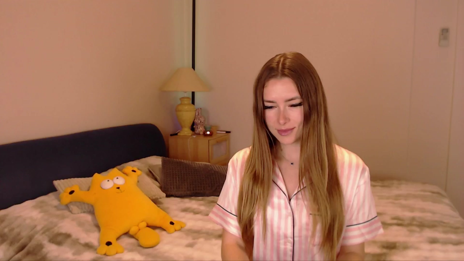 Gallery image thumbnail from SimonsWife's myfreecams stream on, 04/06/2026, 11:57 image 19 of 20