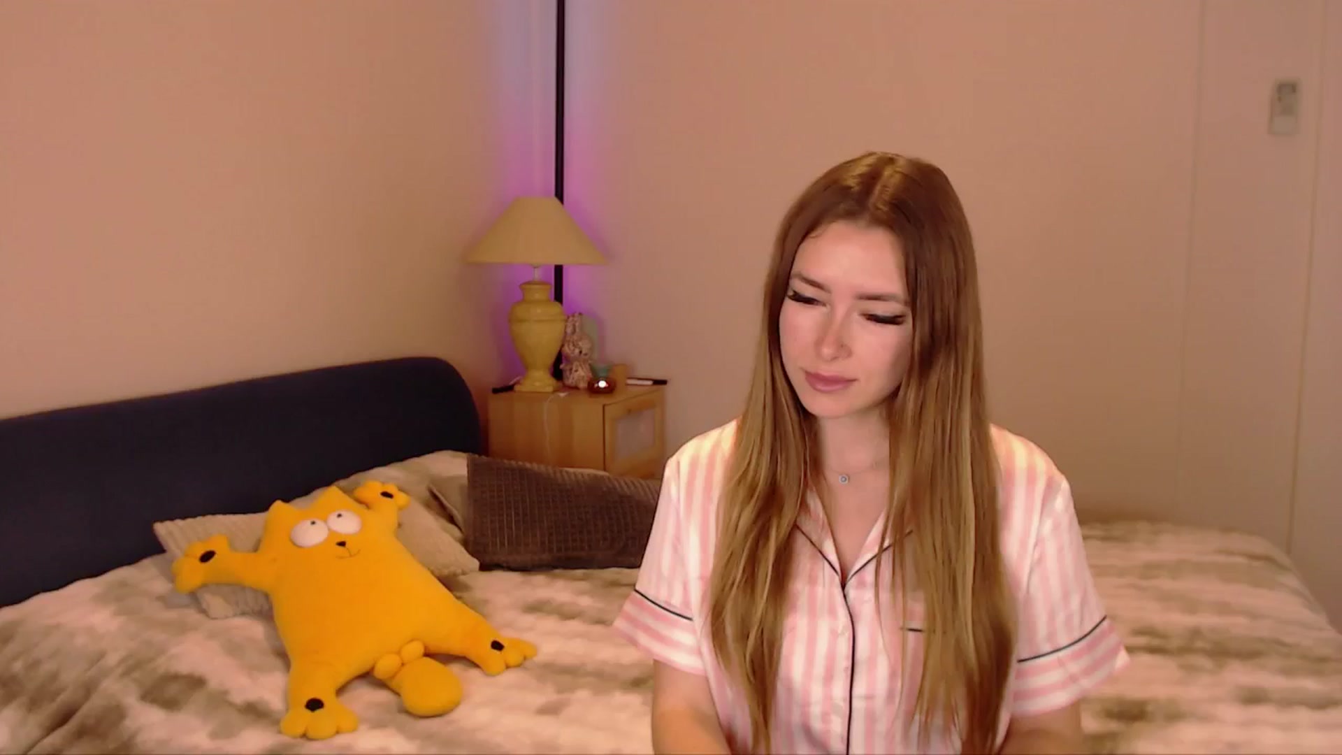 Gallery image thumbnail from SimonsWife's myfreecams stream on, 04/06/2026, 11:57 image 15 of 20