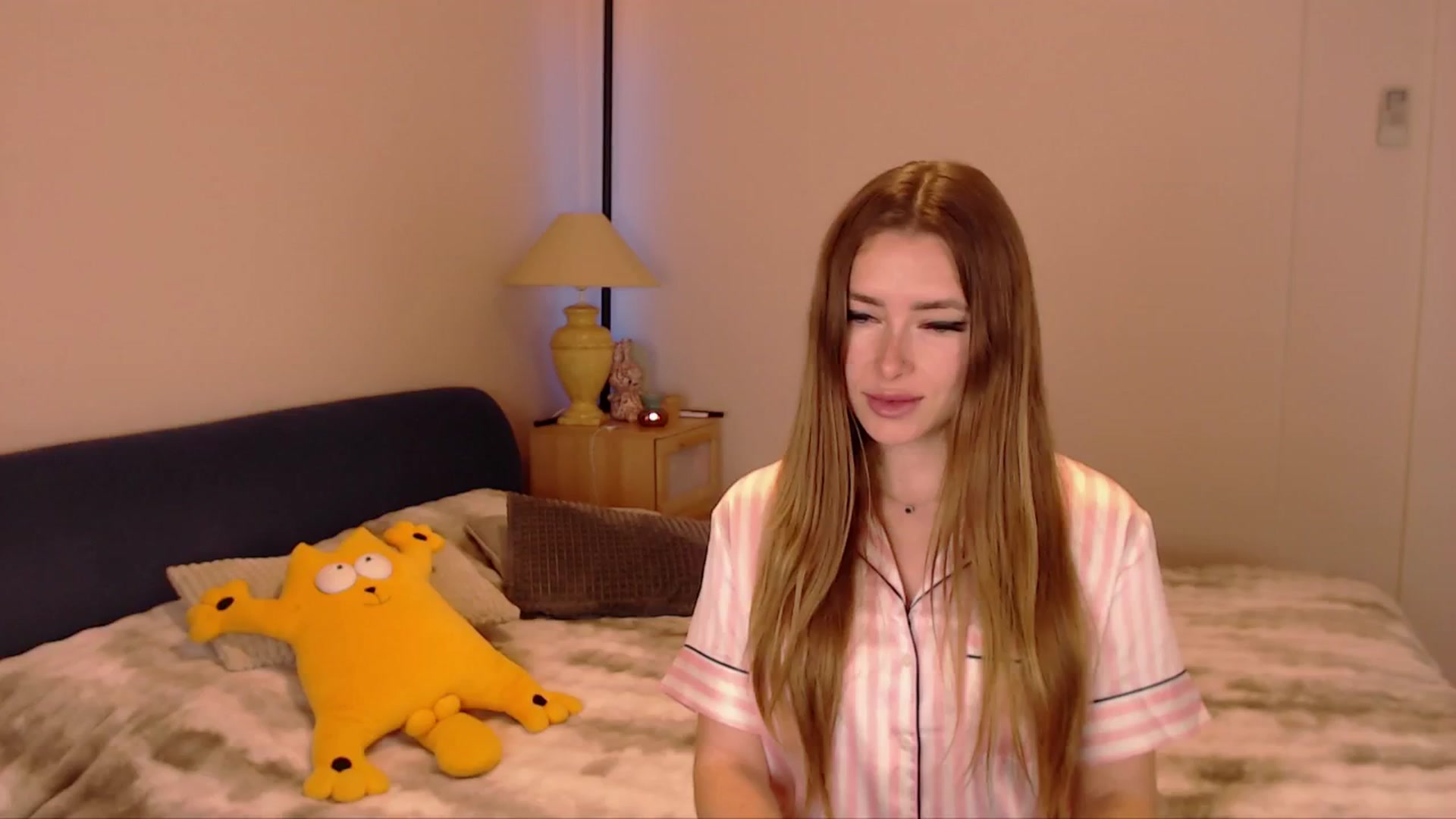 Gallery image thumbnail from SimonsWife's myfreecams stream on, 04/06/2026, 11:57 image 18 of 20