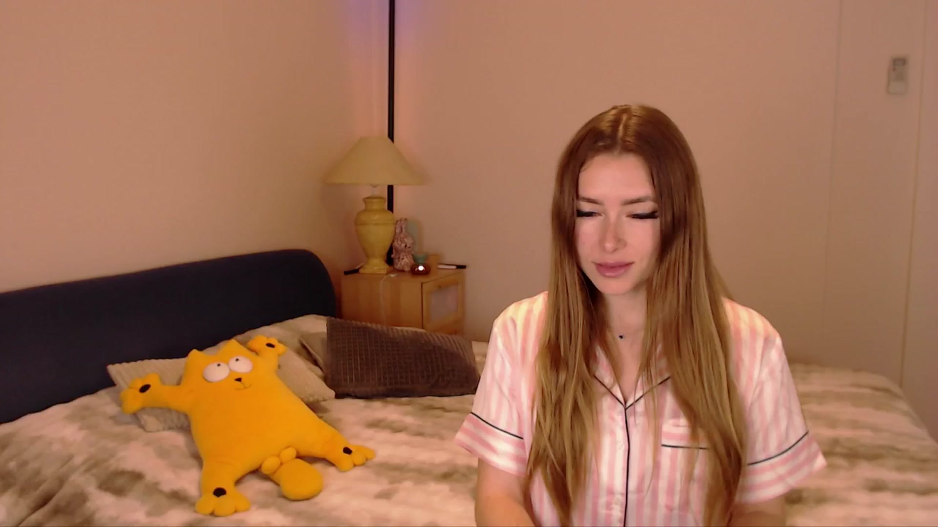 Gallery image thumbnail from SimonsWife's myfreecams stream on, 04/06/2026, 11:57 image 5 of 20