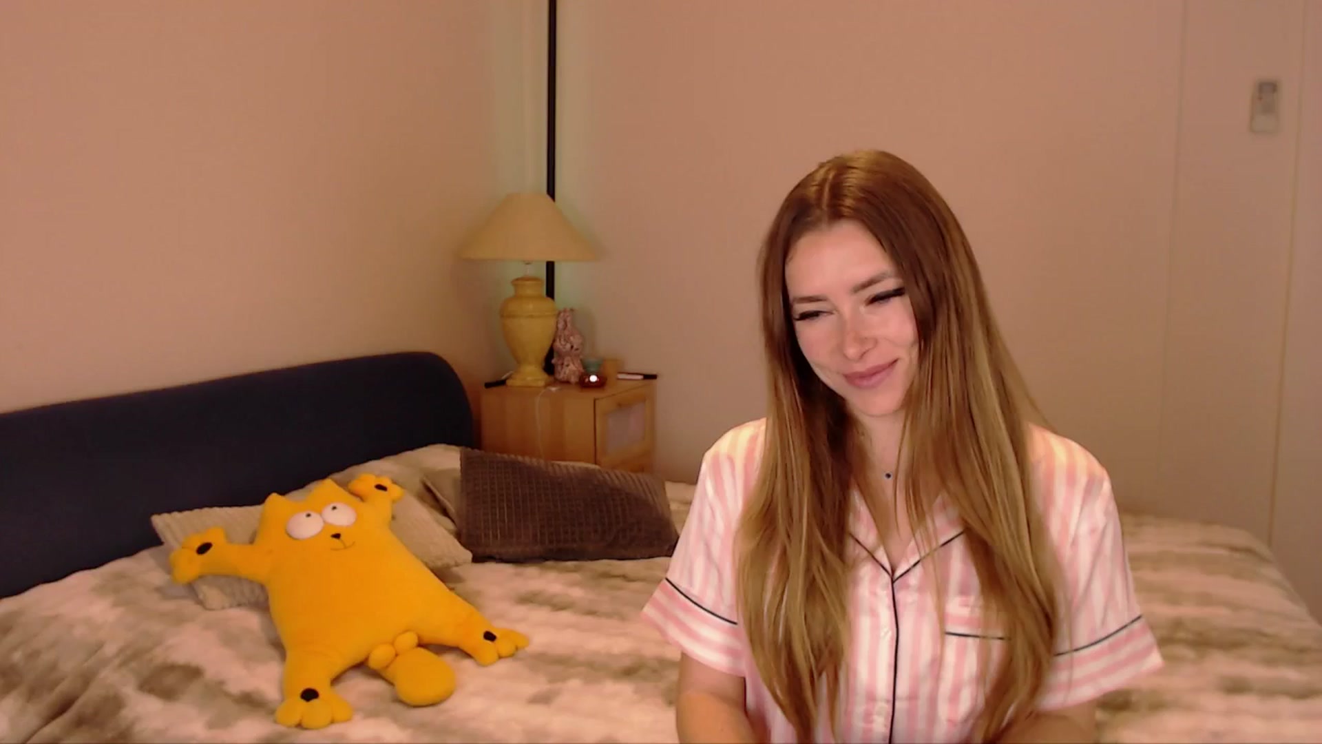 Gallery image thumbnail from SimonsWife's myfreecams stream on, 04/06/2026, 11:57 image 3 of 20