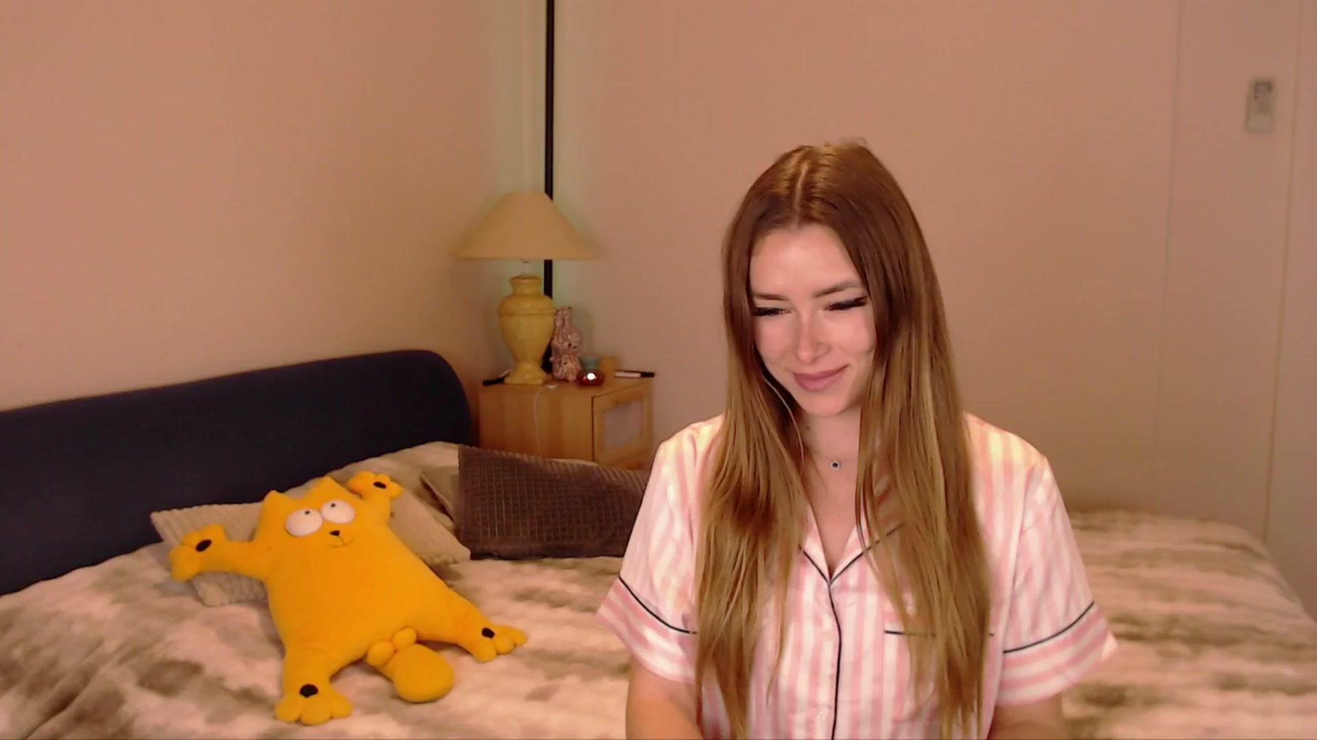 Gallery image thumbnail from SimonsWife's myfreecams stream on, 04/06/2026, 11:57 image 11 of 20