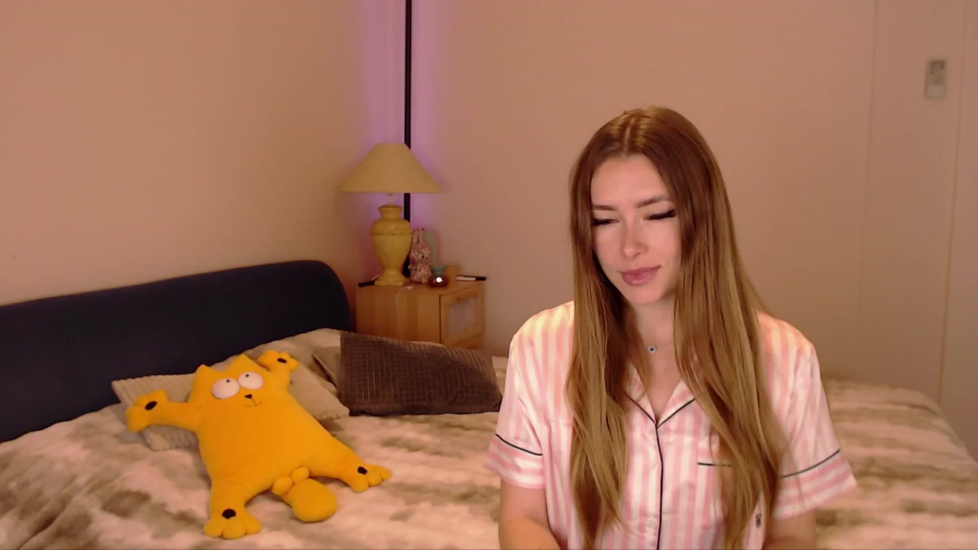Gallery image thumbnail from SimonsWife's myfreecams stream on, 04/06/2026, 11:57 image 1 of 20