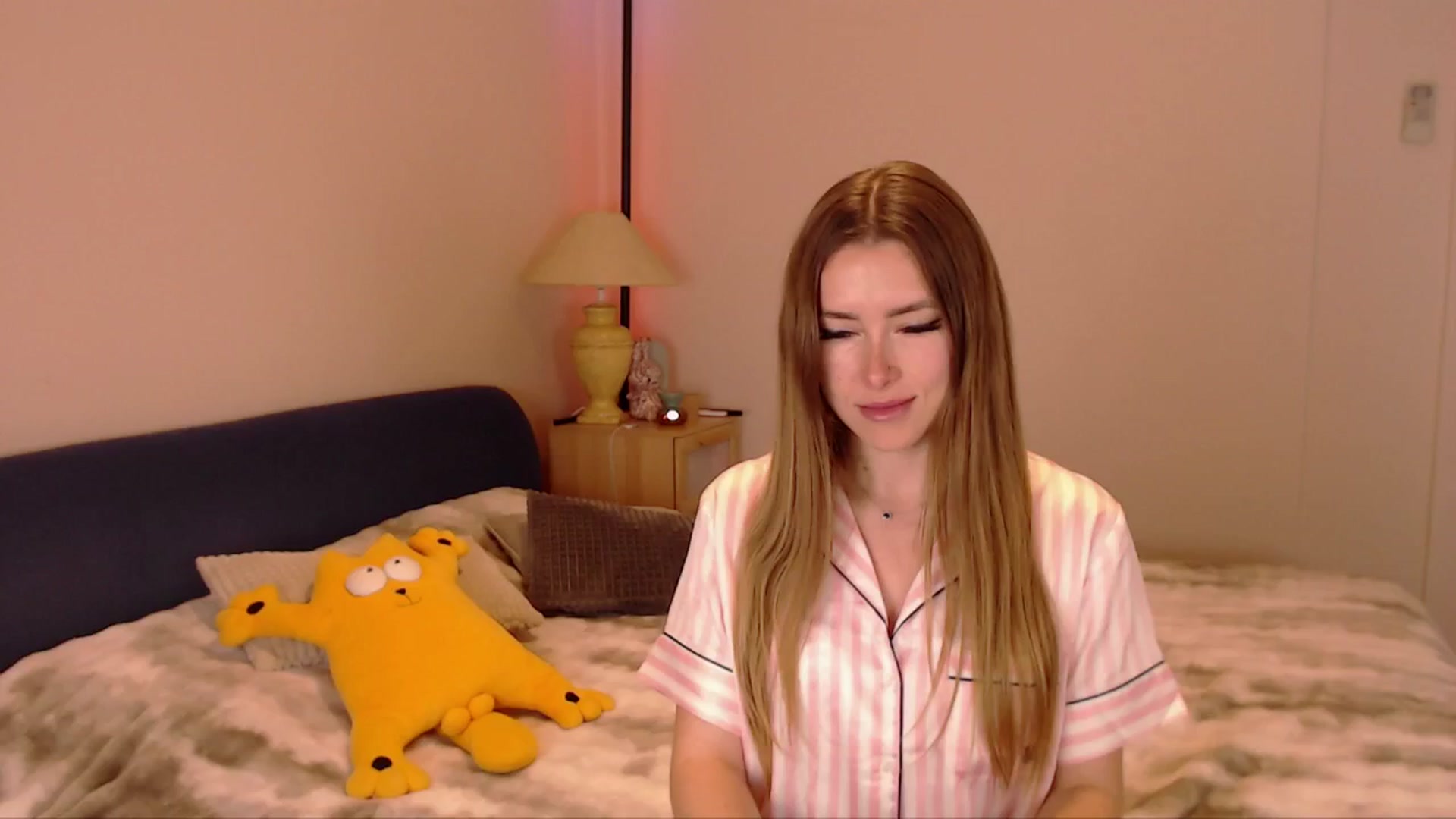 Gallery image thumbnail from SimonsWife's myfreecams stream on, 04/06/2026, 12:45 image 2 of 20