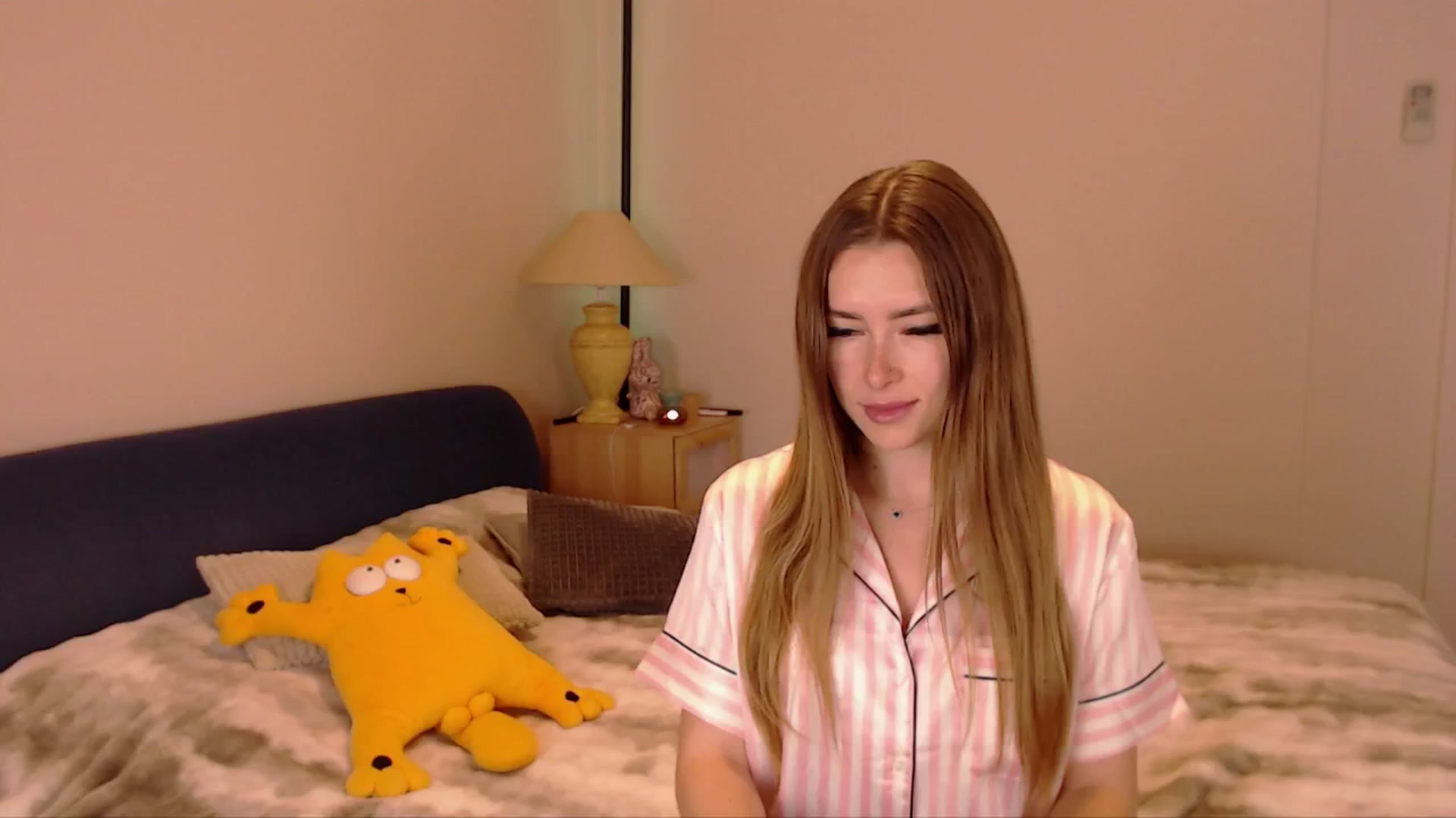 Gallery image thumbnail from SimonsWife's myfreecams stream on, 04/06/2026, 12:45 image 3 of 20