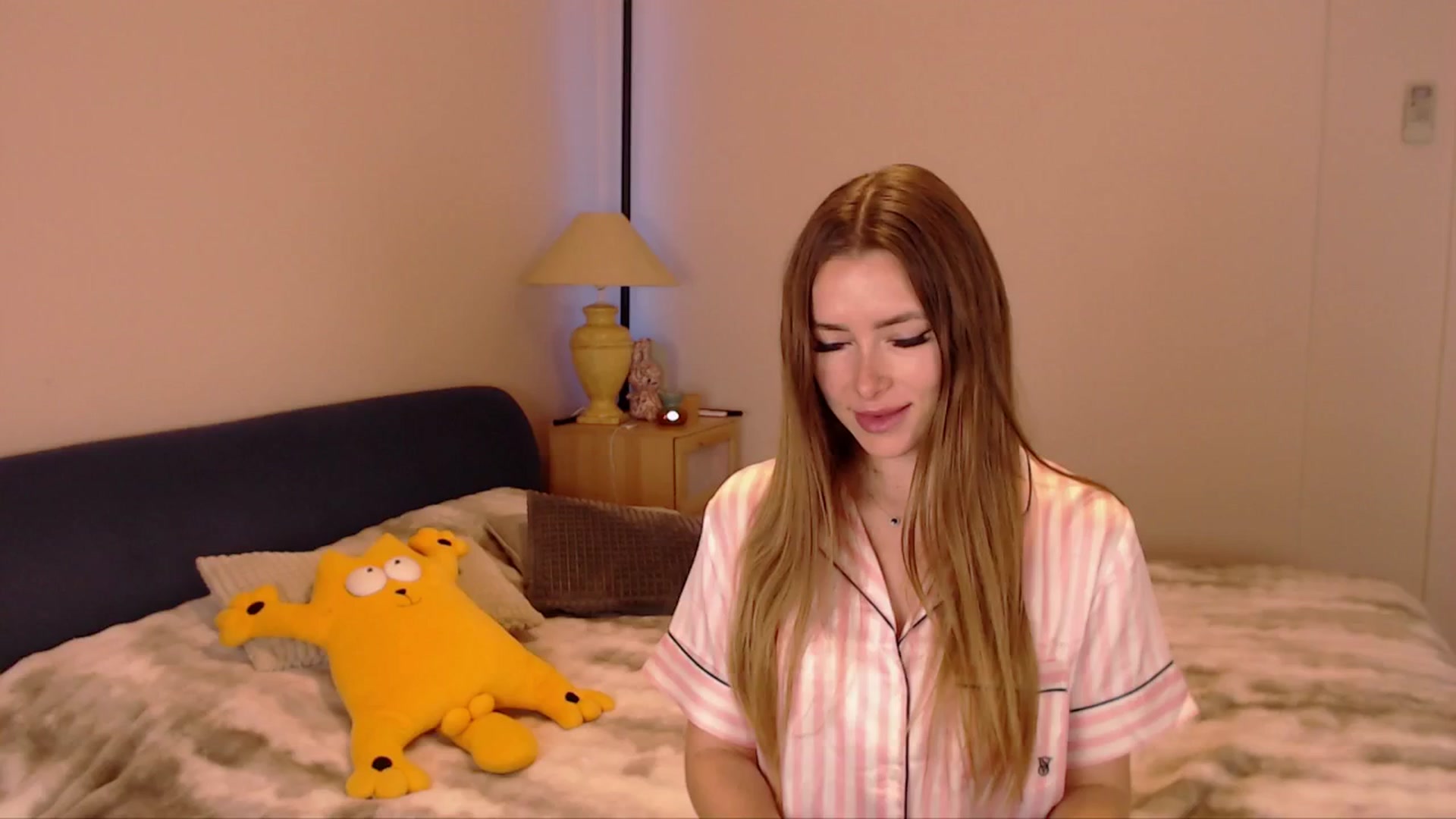 Gallery image thumbnail from SimonsWife's myfreecams stream on, 04/06/2026, 12:45 image 16 of 20