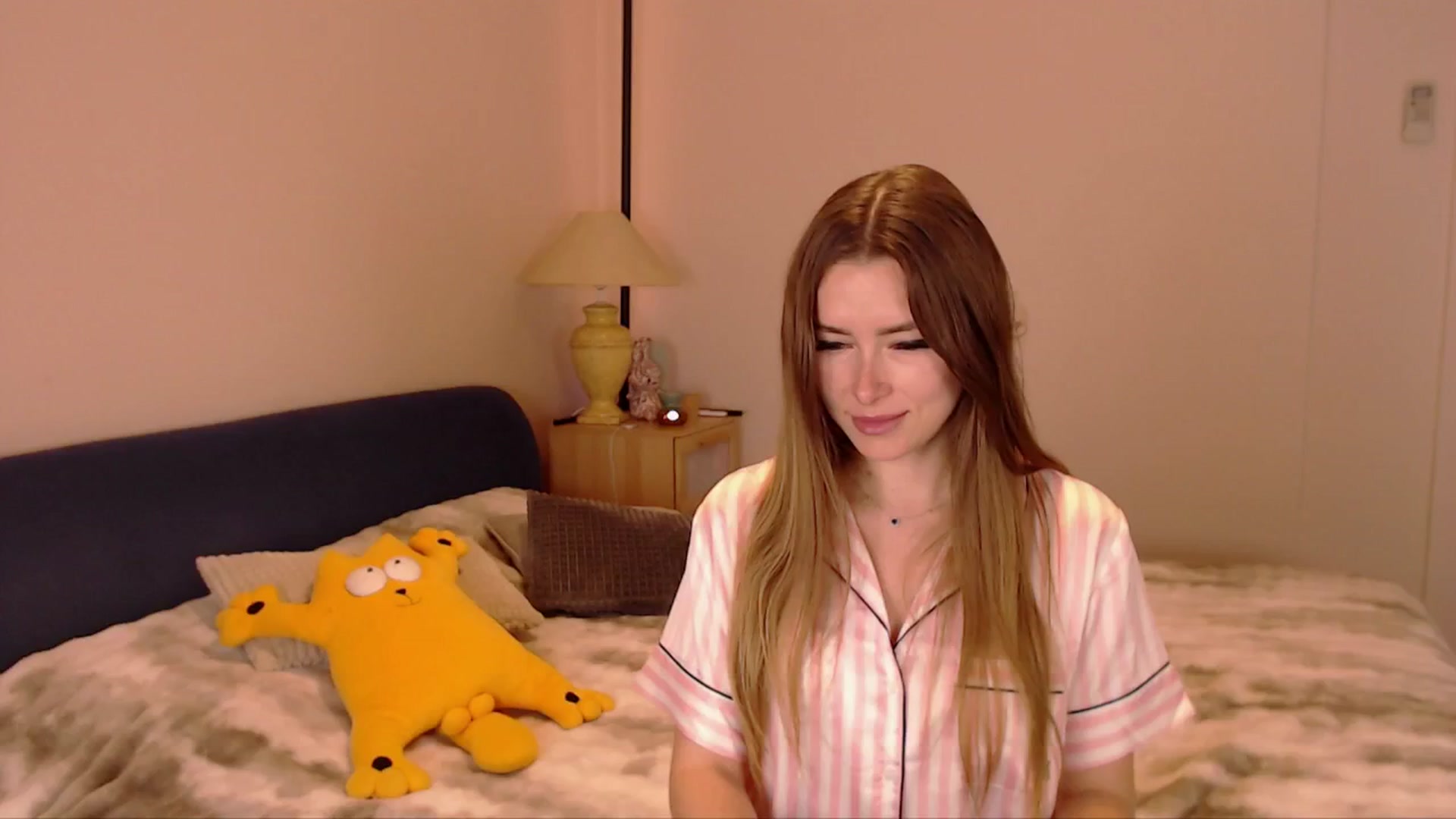 Gallery image thumbnail from SimonsWife's myfreecams stream on, 04/06/2026, 12:45 image 10 of 20