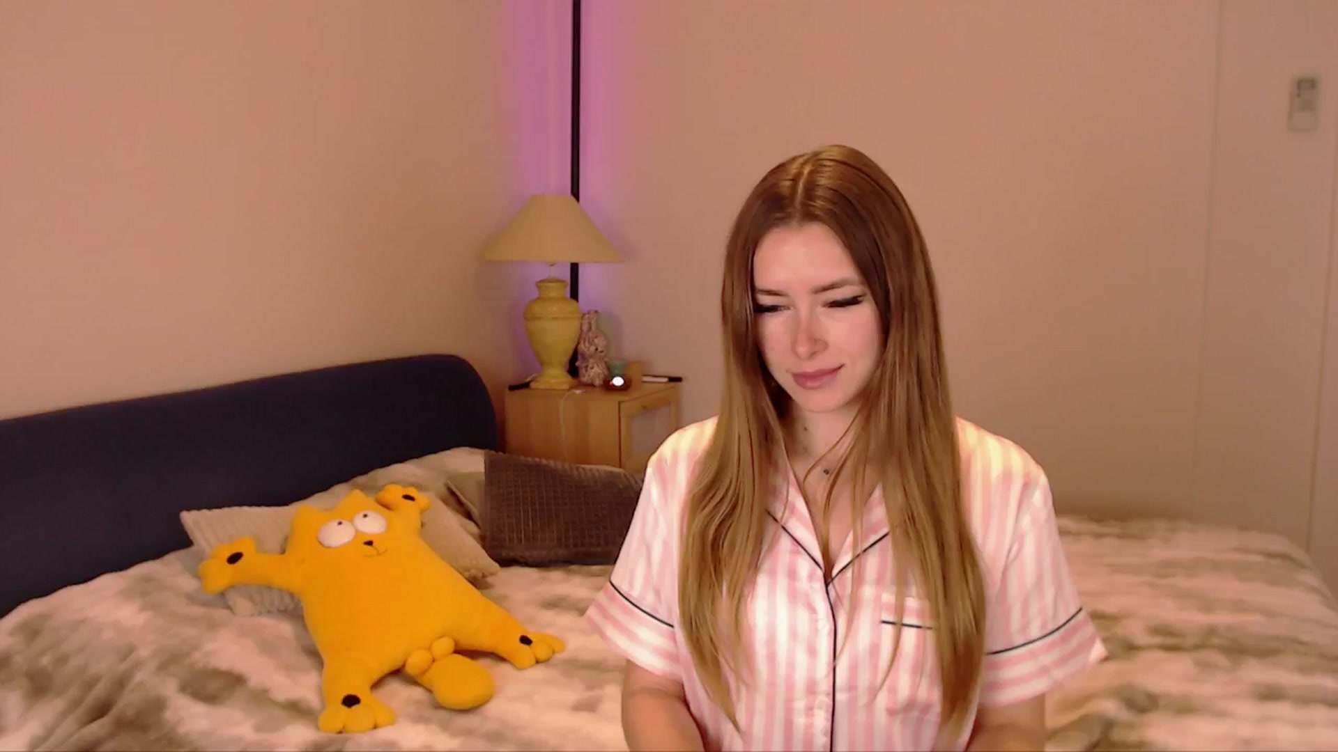 Gallery image thumbnail from SimonsWife's myfreecams stream on, 04/06/2026, 12:45 image 1 of 20