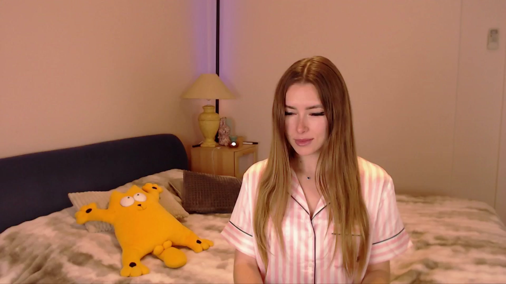 Gallery image thumbnail from SimonsWife's myfreecams stream on, 04/06/2026, 12:45 image 4 of 20